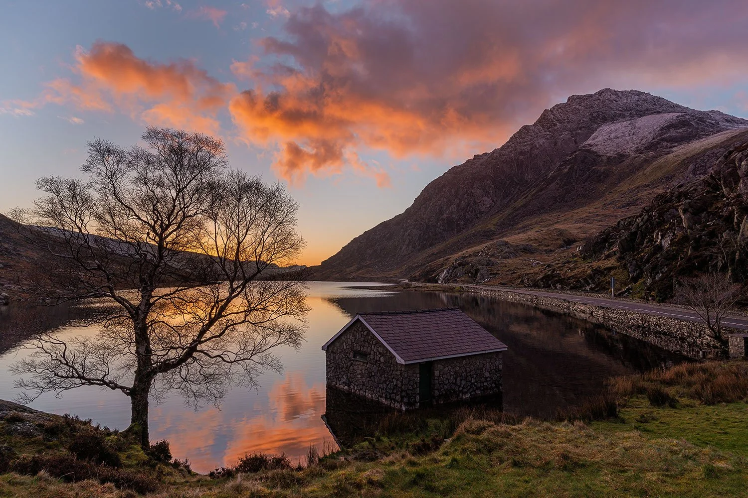 Beautiful Snowdonia winter sunrise at Llyn Ogwen