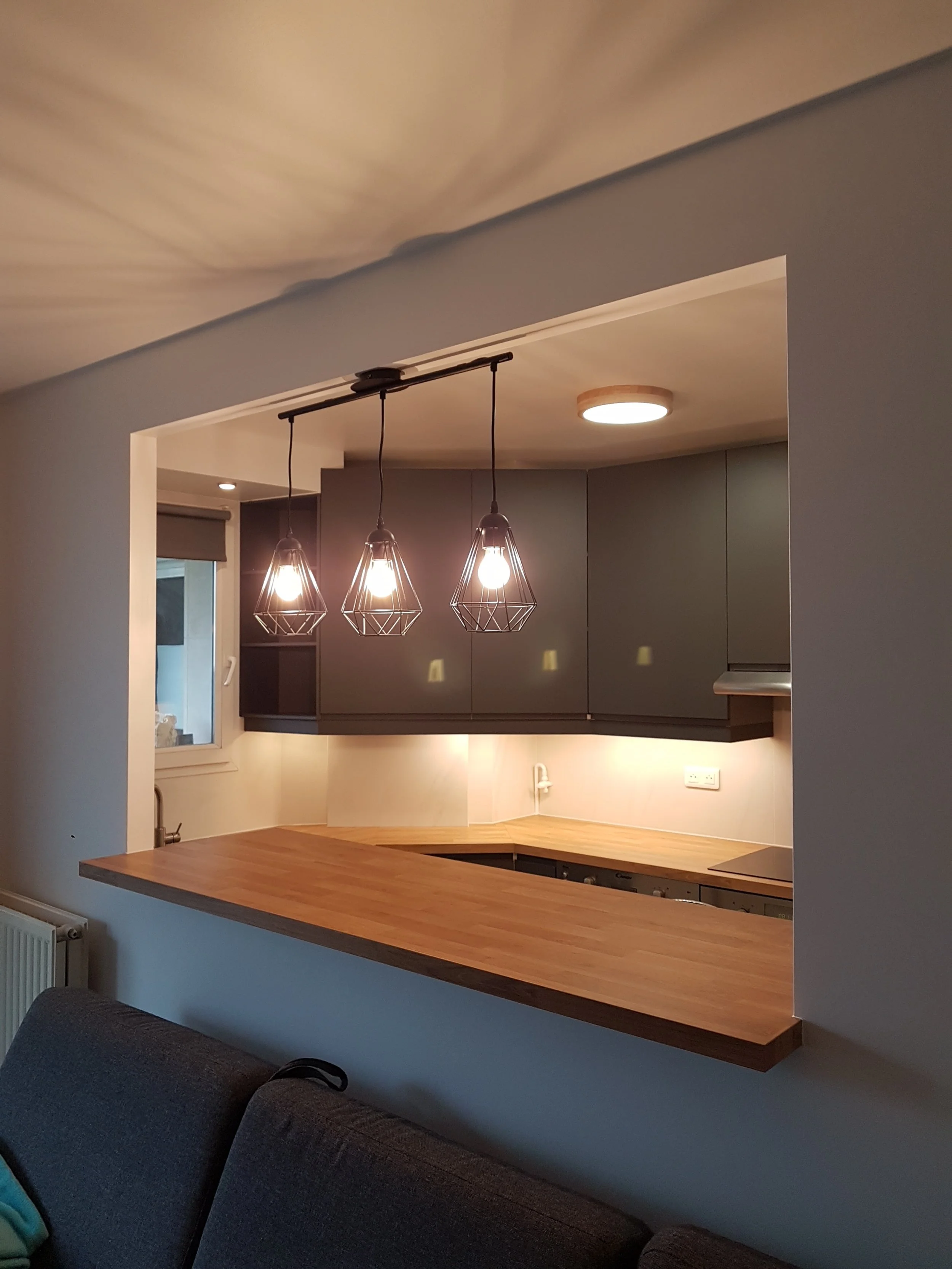Montage d'une cuisine moderne 