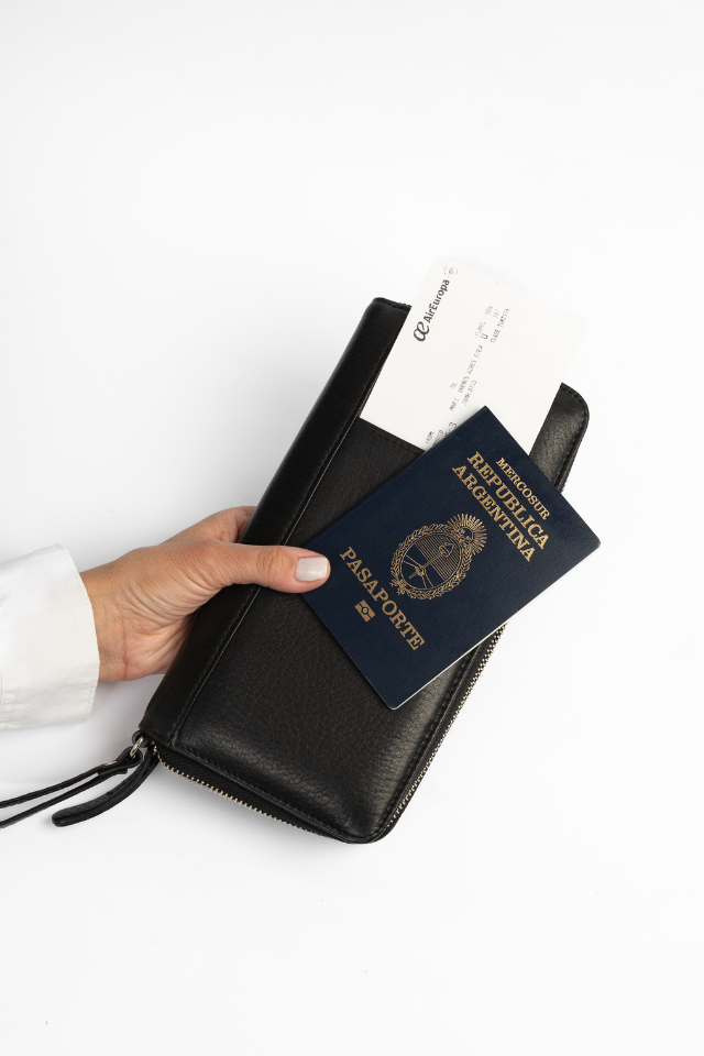 ART. 054 - PORTA PASAPORTES BERLIN