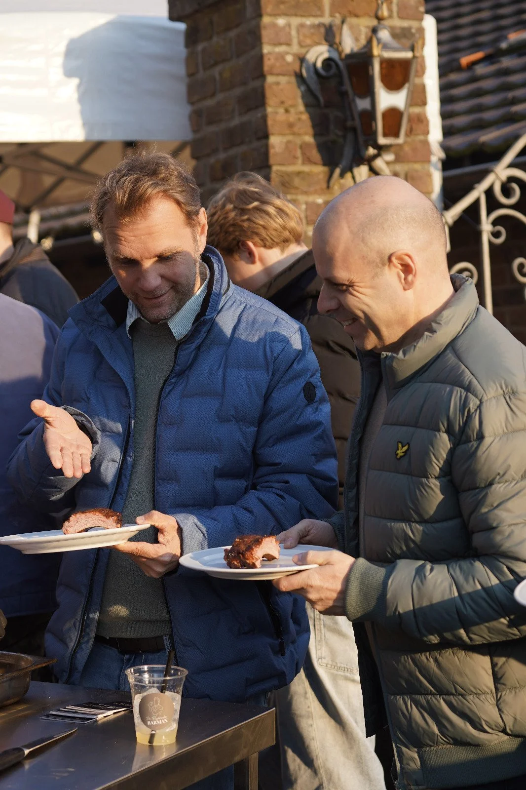 Tevrede lachende klanten, Rik's BBQ. BBQ op Locatie in limburg