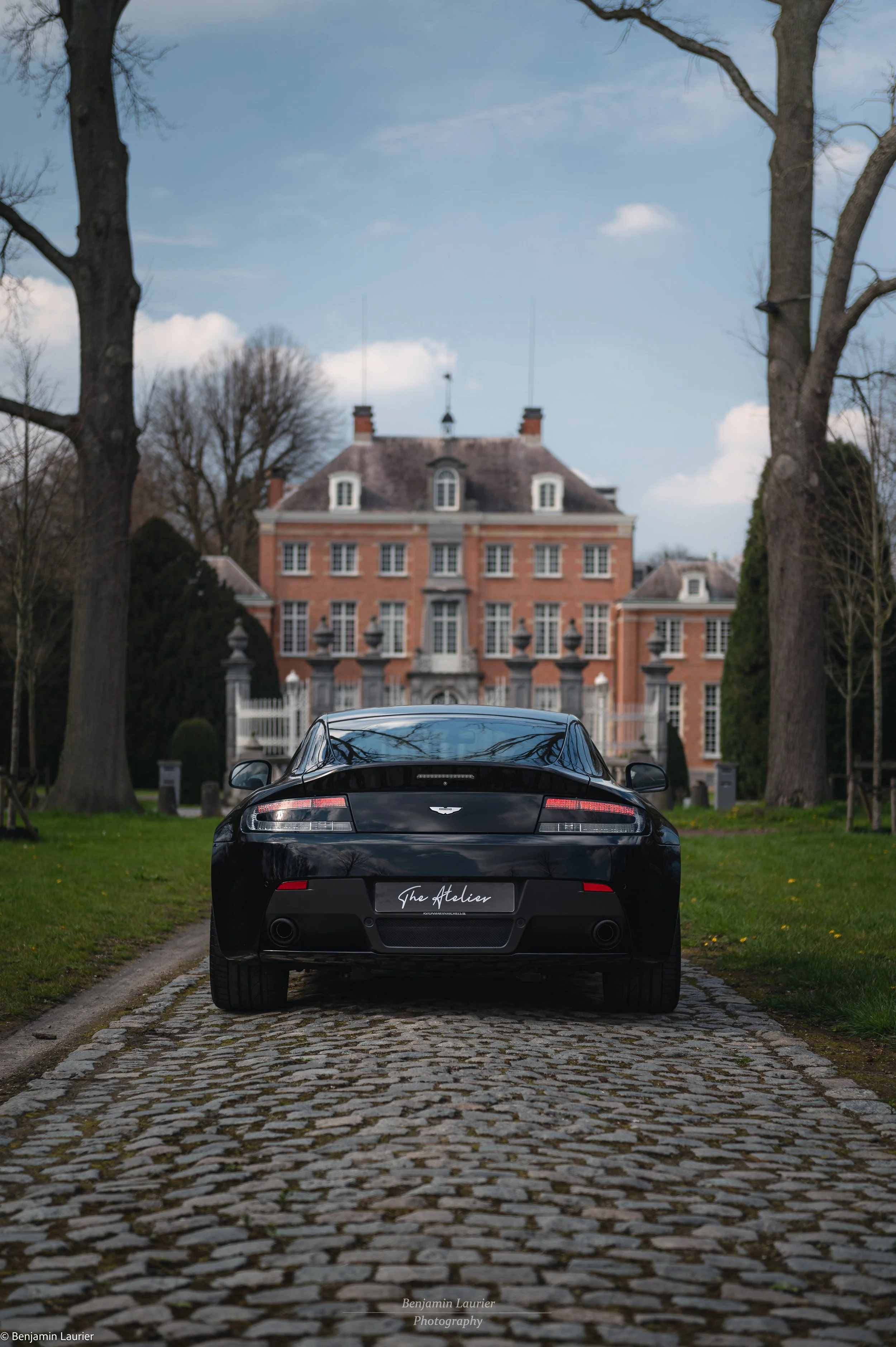 Aston Martin V8 Vantage-3.jpg