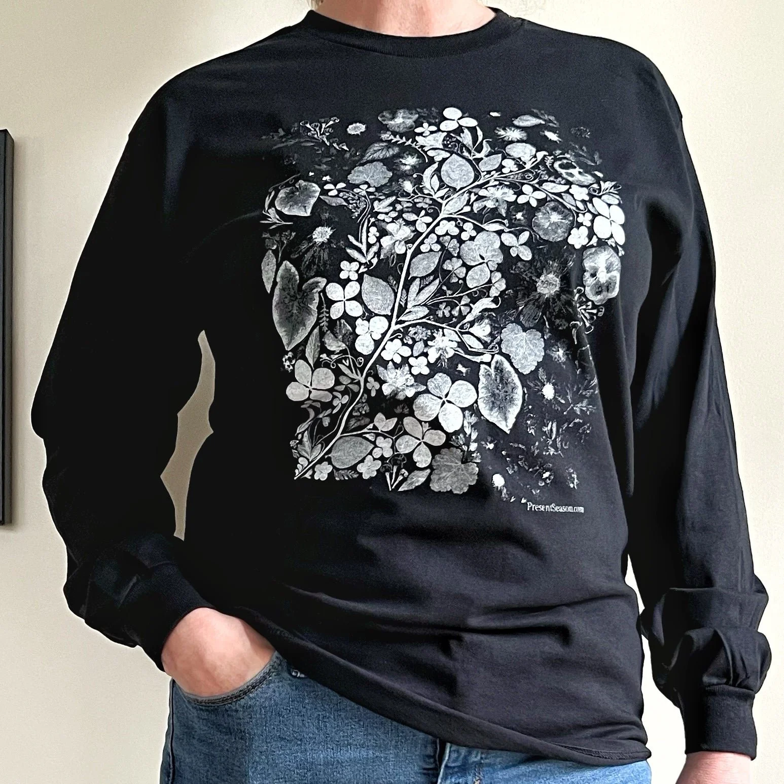 black-botanical-tshirt