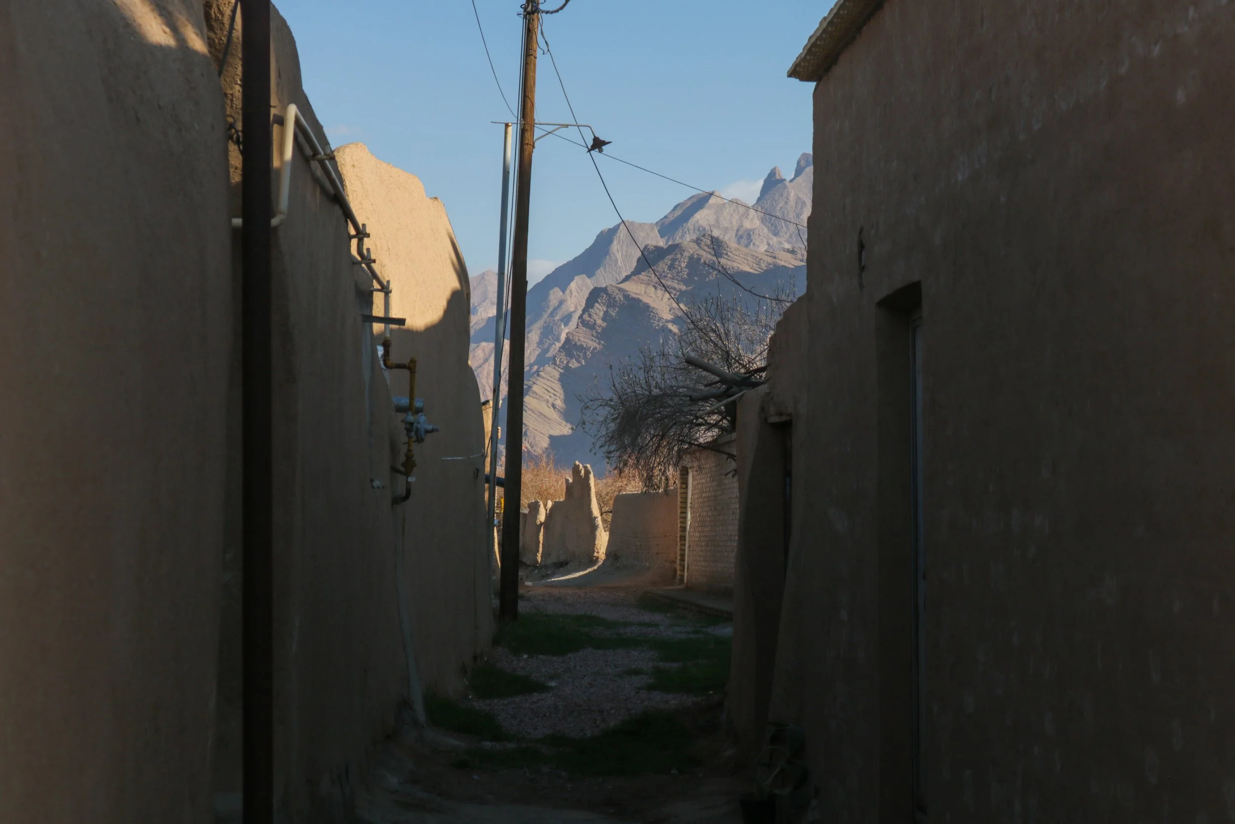 Documentary photography of Mobarakeh village in Yazd Province, Iran, Zoroastrian heritage, mud-brick houses with windcatchers, Shirkuh mountains, ancient culture and architecture, Hamburg, Dokumentarfotografie, zoroastrisches Erbe, Ratanaz Dehnadi, I