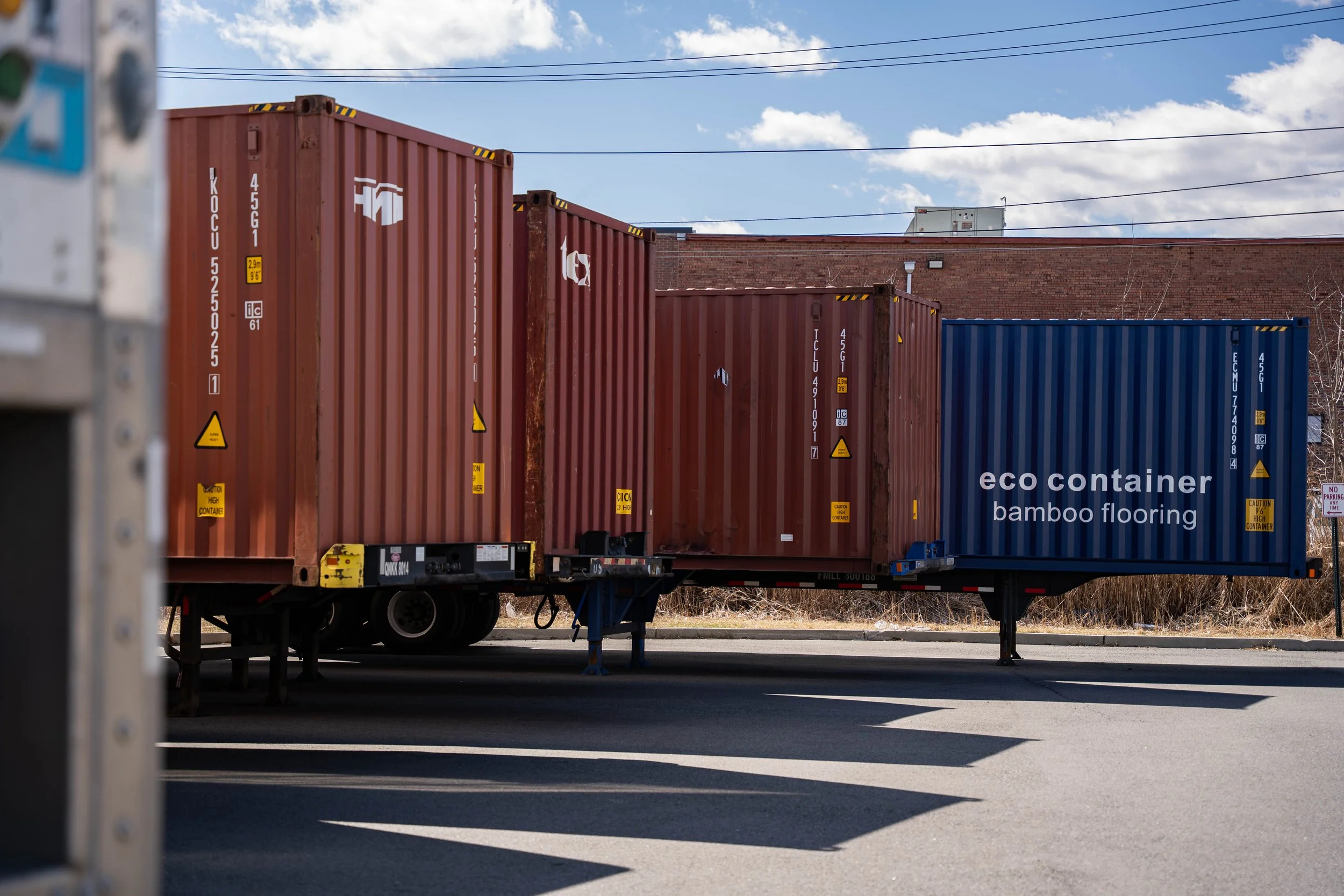 Freight containers at U.S. warehouse ready for LCL and FCL forwarding from China to domestic destinations