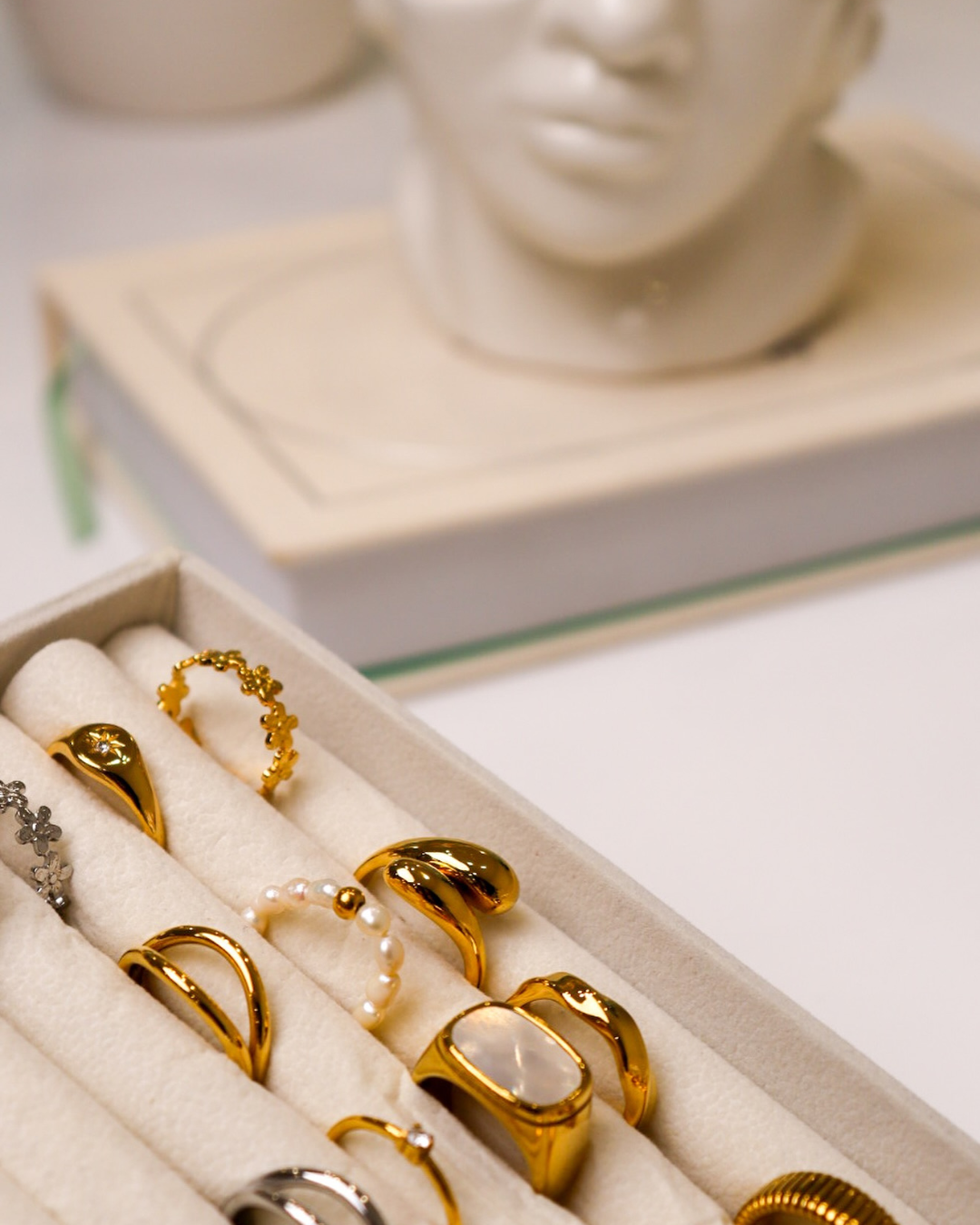 Rings on tray
