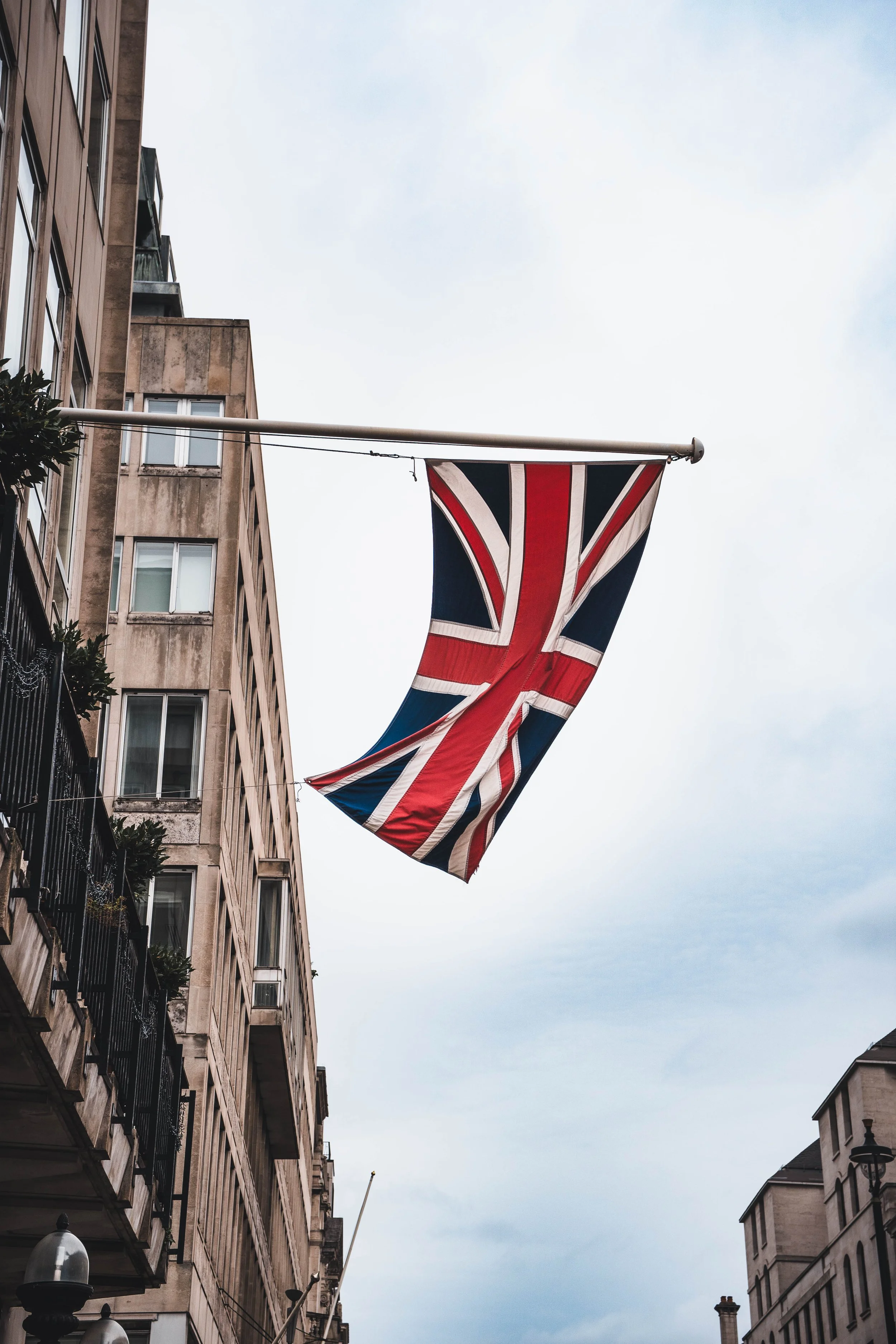 7 Mistakes Estate Agents Make When Marketing Property Listings (And How Professional Media Solves Them)