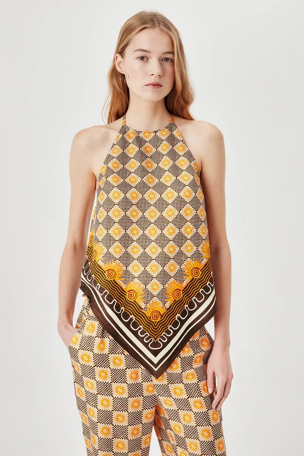 Silk backless top | 476.31 CAD