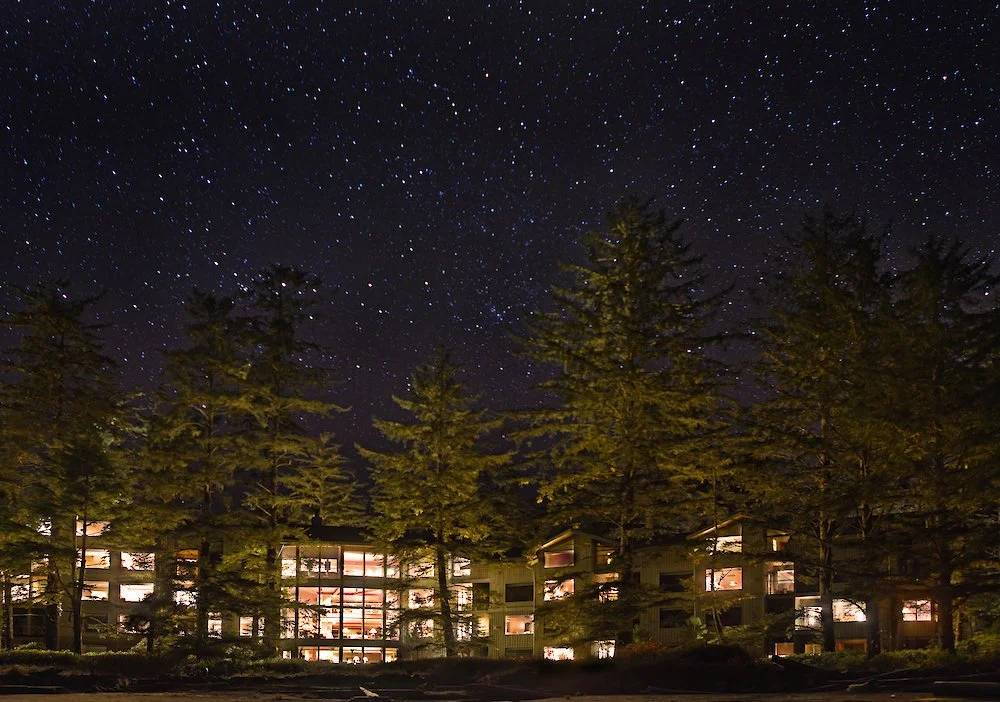 beach_building_at_night_chris_pouget_2013.1000x702.jpg