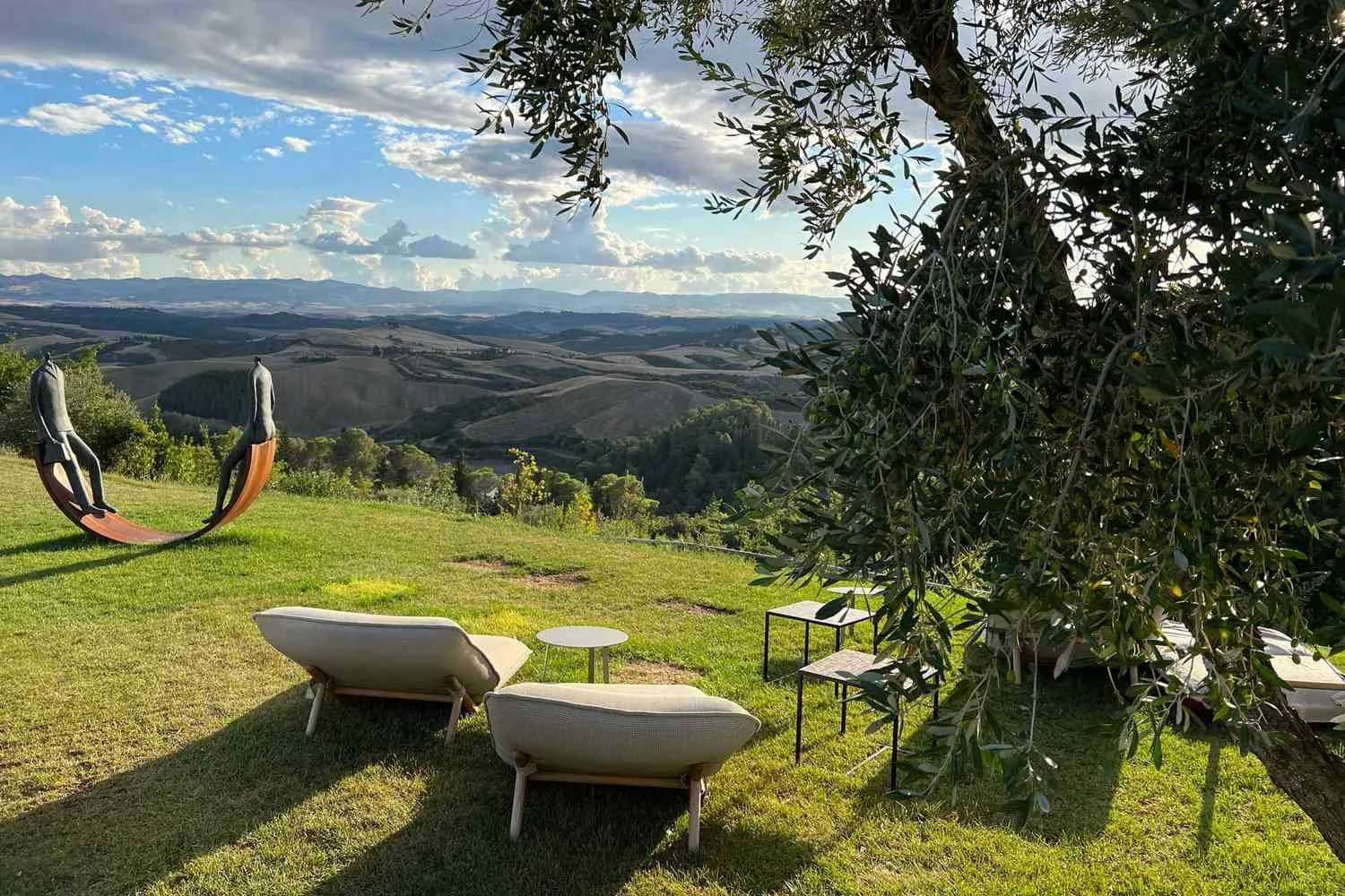 TAL-castelfalfi-resort-tuscany-outdoor-lounge-TUSCANRESORT1022-8e909b7b4e3640a8a850f1a32a6873aa.jpg