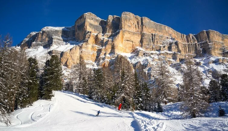 B-AS-alta-badia-winter-ski-fahren-138056383.jpg