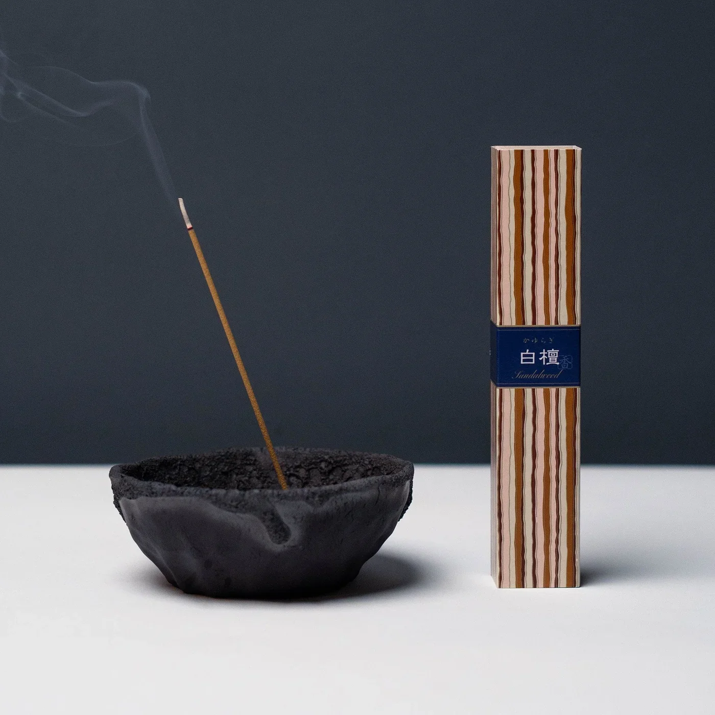 kayuragi-sandalwood-incense-incense-obakki-1352617_1400x.webp
