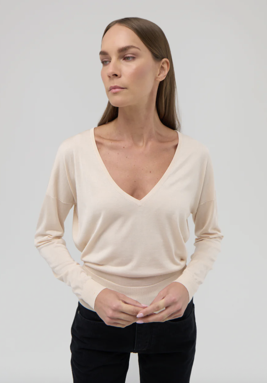 RENGGLI | SILK CASHMERE V-NECK SWEATER | EGGSHELL | $522.00 CAD