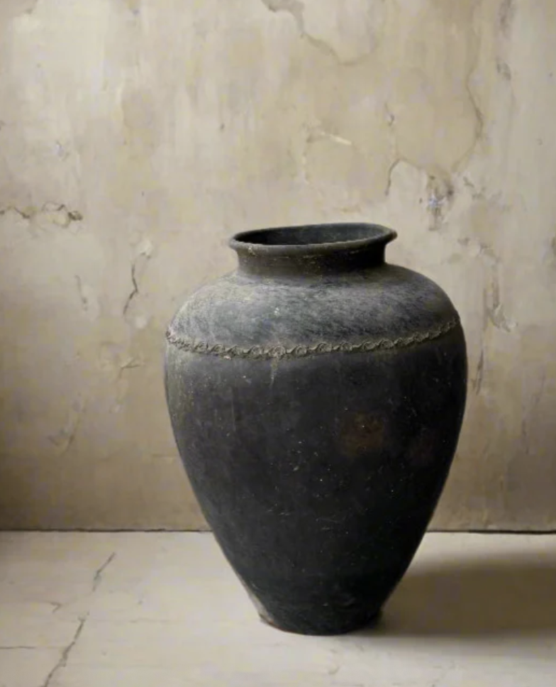 DESIGN VINTAGE | XL Vintage Urn |
$722.00 CAD