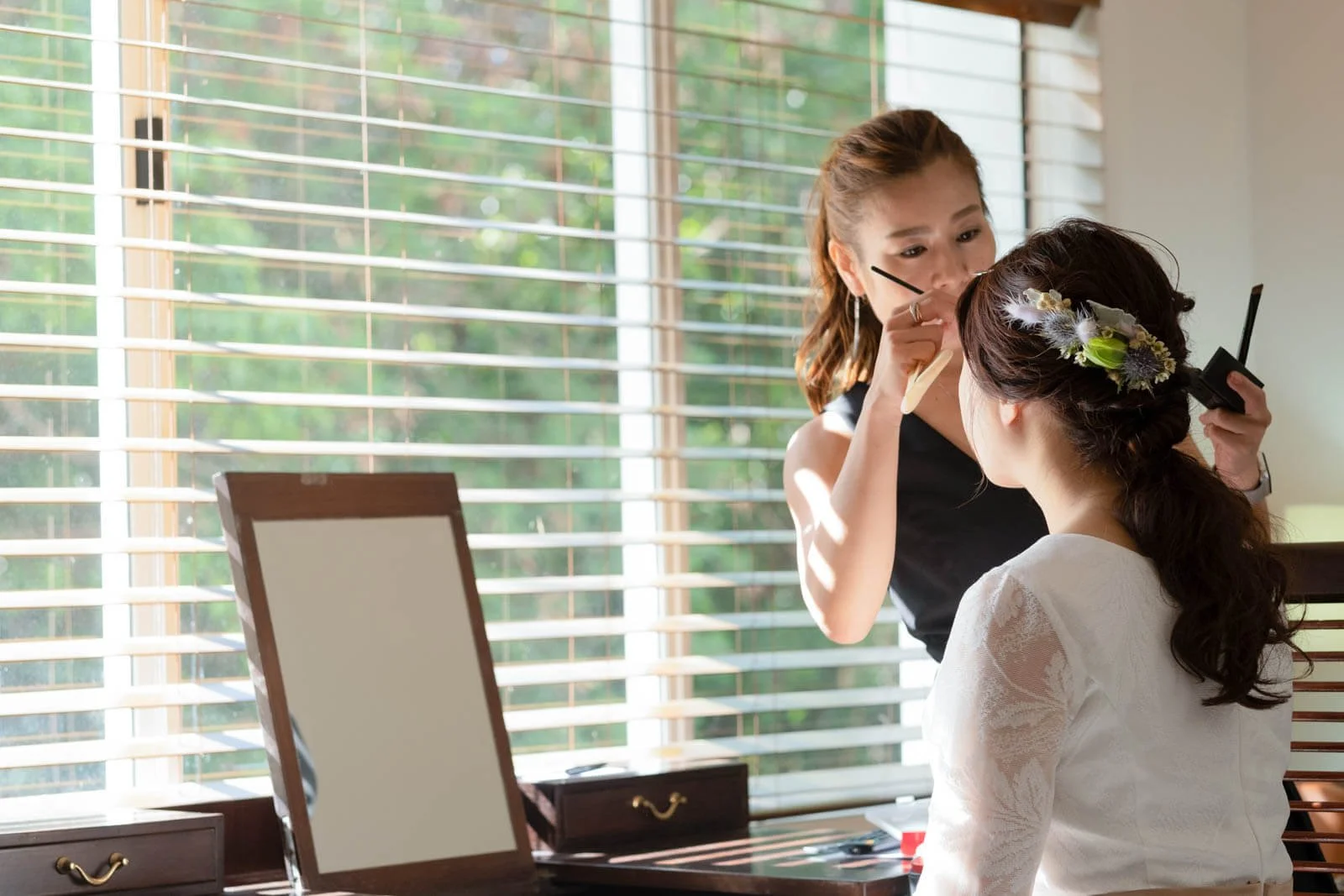 ケアンズフォトウェディング ホテルでのヘアメイク準備シーン