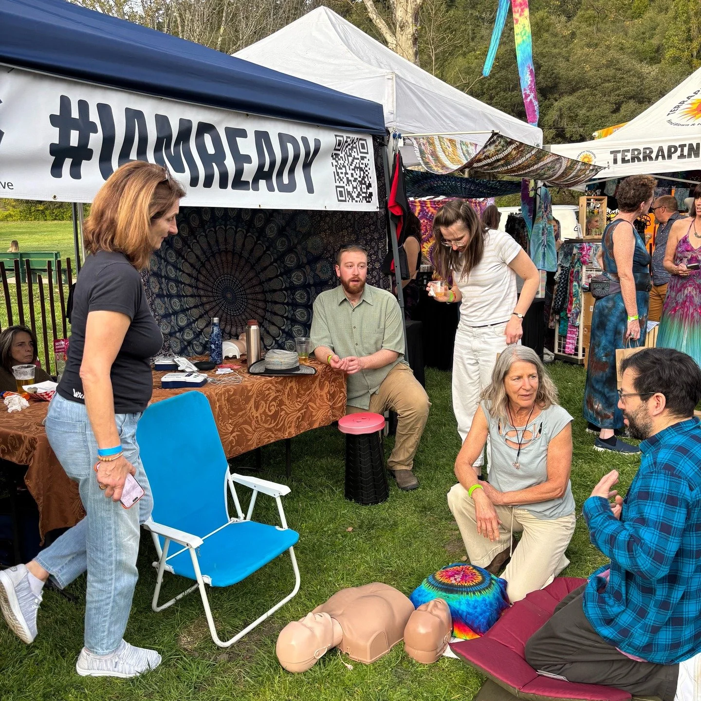 Warming hearts at @roaringcamp this past weekend--6M2L: SCZ got to teach #HandsOnlyCPR at the @winterwarmer831 in Felton! 

We noticed that many of the attendees already knew #CPR or had been certified in the past... a crowd full of love! 🥰

Thank y