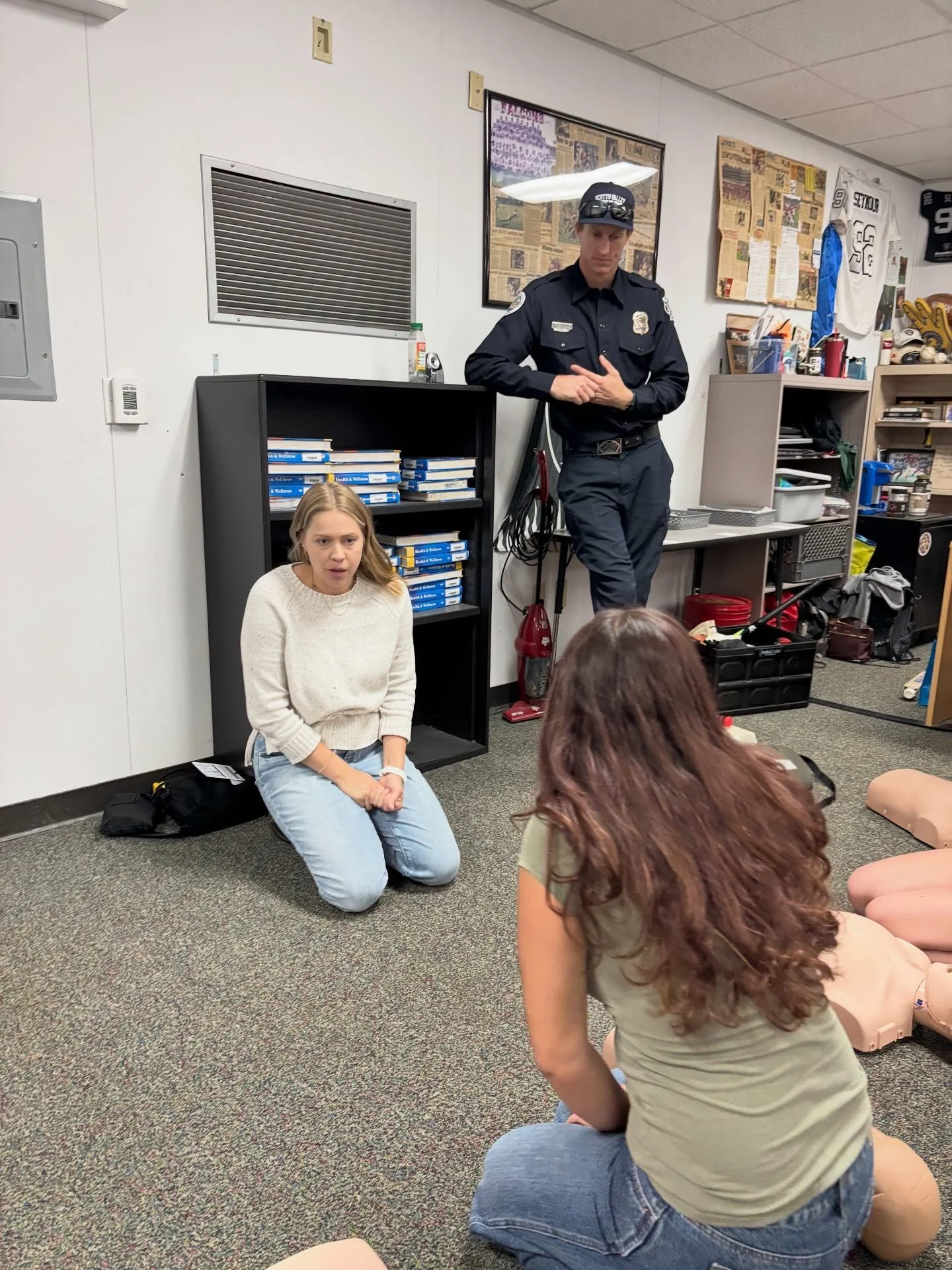 Wrapping a busy week of #handsonlyCPR &amp; #AED training in Santa Cruz!
Eager lifesavers at Scotts Valley High School @sv_falcons learning #STB &amp; #narcan administration, too. Thank you, @santacruzcoe &amp; @scottsvalleyfiredistrict 
Next up real