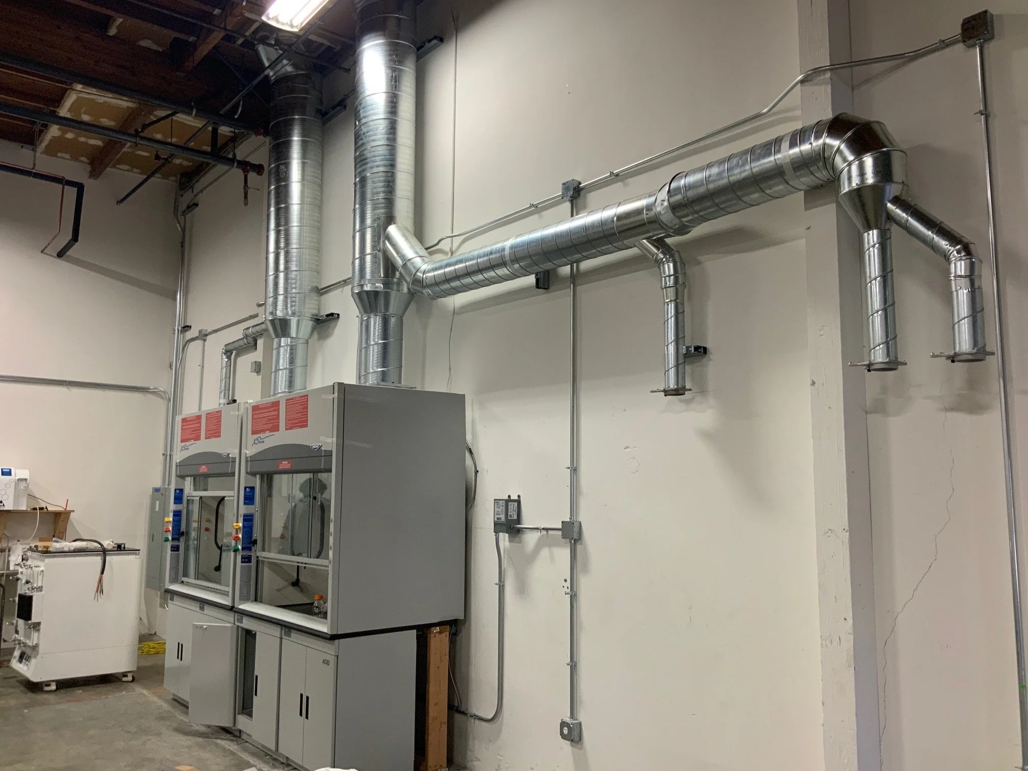 fume hood and duct.jpg