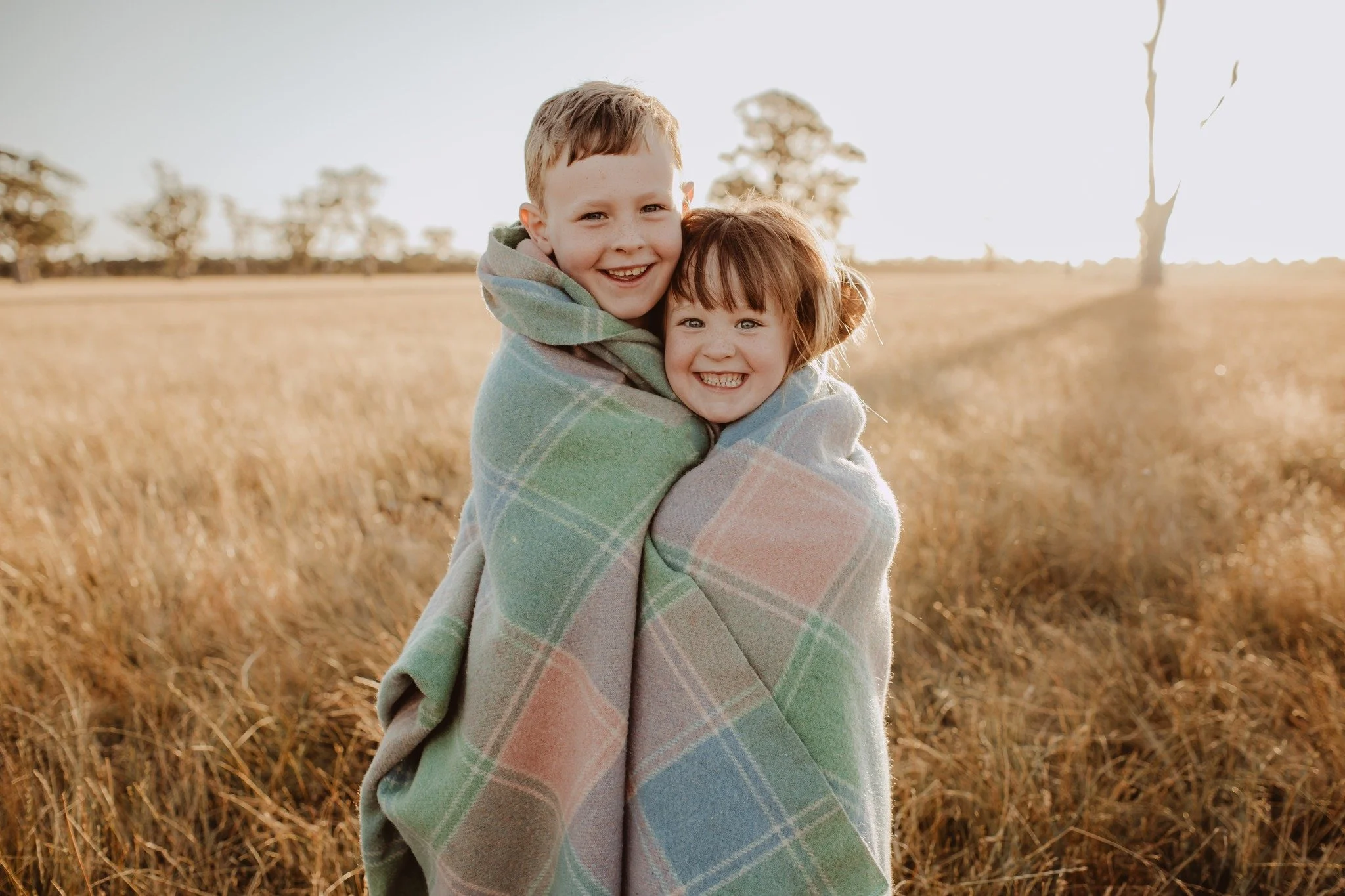☀️ SUMMER'S END SESSIONS ☀️

That stretch of summer where no one knows what day it is ☀️

The freckles, the slow evenings, the kids who never want to go inside.

This is the season I photograph the most because it disappears before we even notice.

I