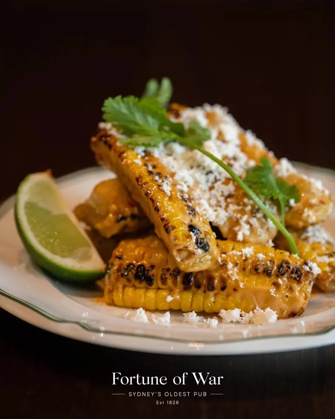 Corn ribs, chipotle mayo and cheese. Crunchy, messy, a little bit smoky and very good with a cold beer. Kickstart your weekend with the kind of snack that does not hang around long 🌽