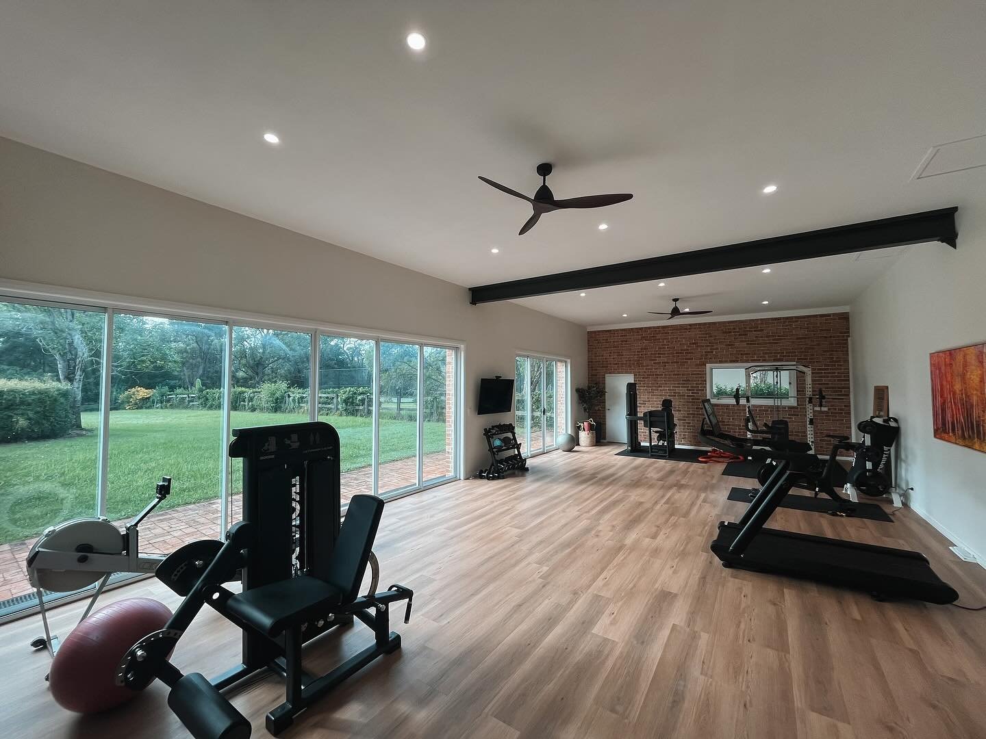 Check out these before and after photos of this completely renovated garage gym 💪🏼
Perfect space for an at home workout!
📞 Contact Dean on 0409 245 268 to organise a free quote 📞