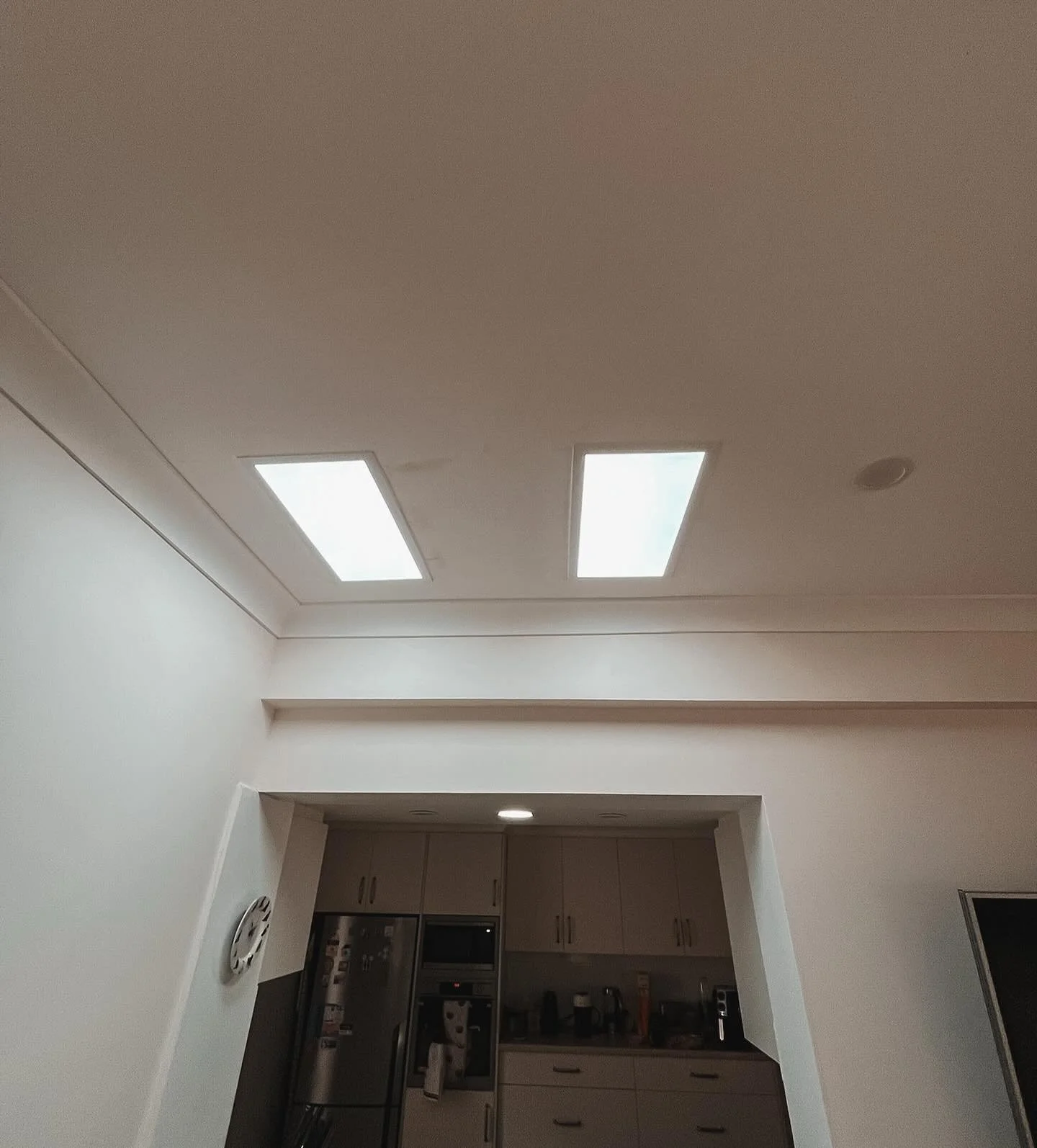 New install of electronic skylights in this downstairs kitchen ✨ Giving the effect of bright natural light without having a two story skylight Shute ☀️

📞 Call Dean on 0409 245 268 to organise a free quote 📞