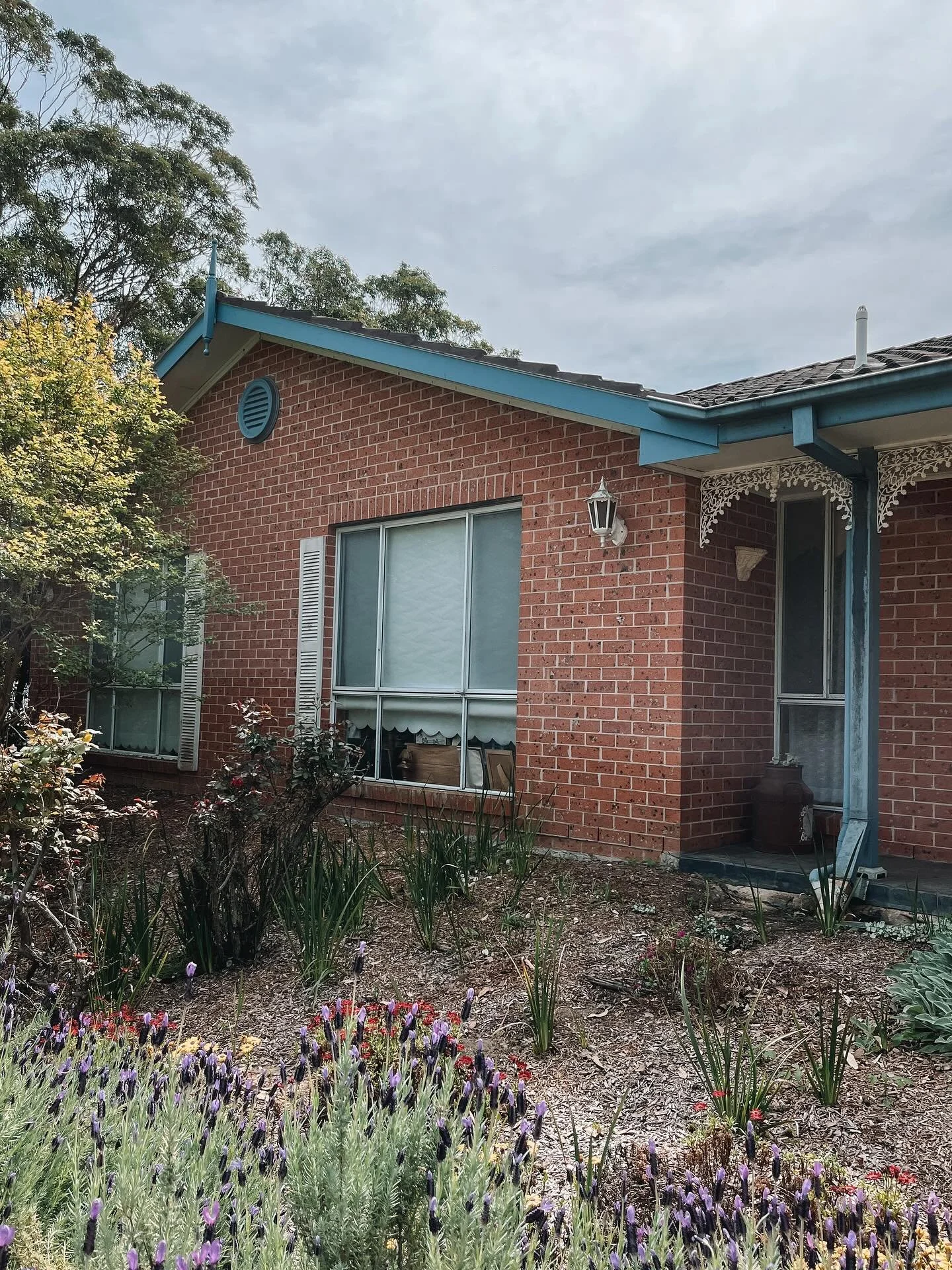 Fascia and roof repair to restore the front of this house π‘
π Call Dean on 0409 245 268 to organise a free quote π
