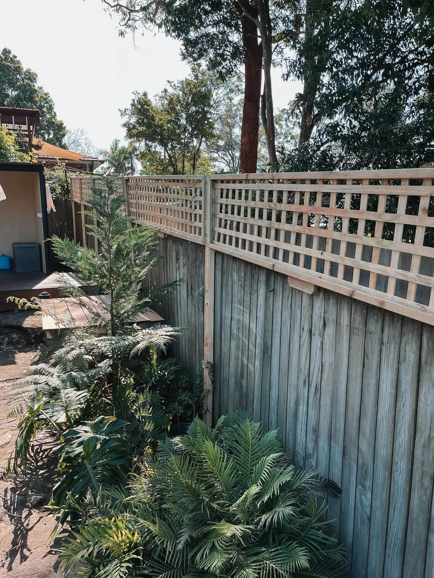 Small little project here to add some privacy to this backyard 🏡 

We installed some lattice to the top of this fence, with some support beams - ready for the clients vine to grow up🌱

📞 Call Dean on 0409 245 268 to organise a free quote 📞