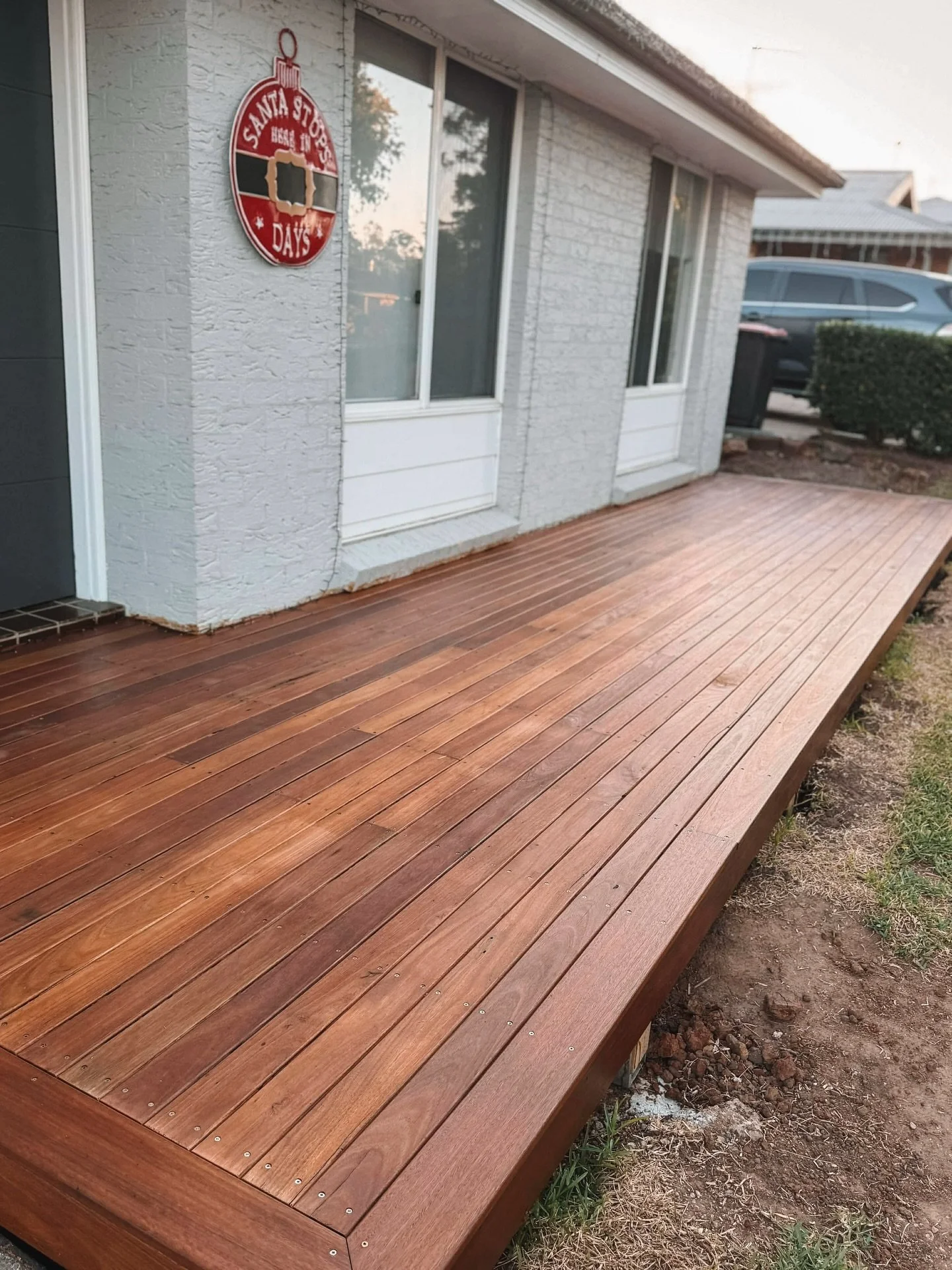 Recent deck we completed just before Christmas to this front area 🏡 88mm forest red decking boards with a feature border piece to freshen up this space 

 📞 Call Dean on 0409 245 268 to organise a free quote 📞