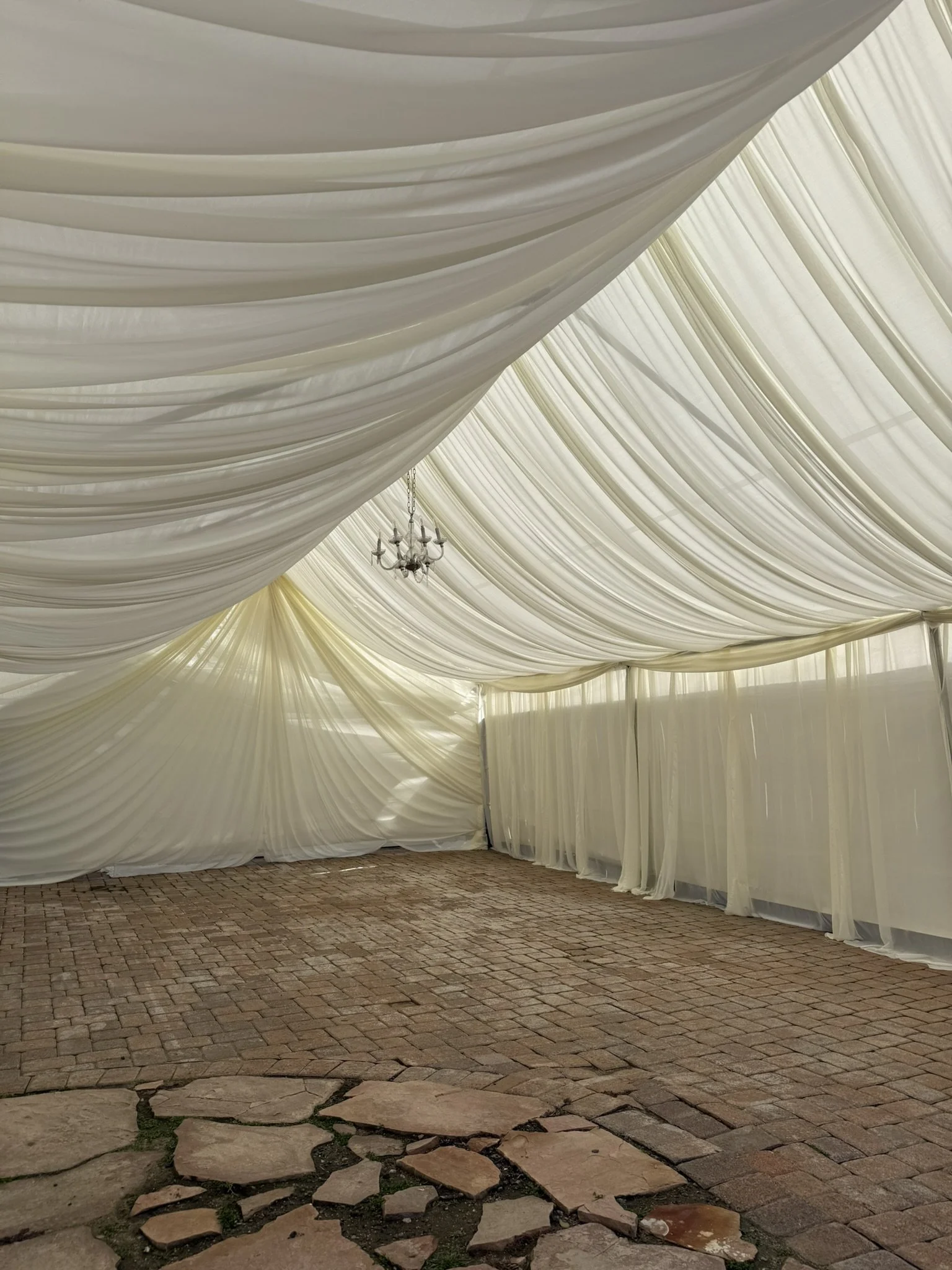 20x30 Fully Draped Cream Linen