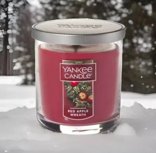 Yankee Candle 7oz Tumbler Red Apple Wreath