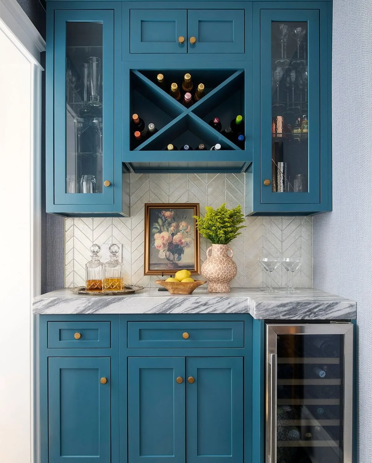 Let happy hour commence🍻. What a week!! 

Who: A project I call &ldquo;Narberth Rebirth&rdquo;, the home of a family hoping to honor it&rsquo;s history while also blending their own style. 
Where: Narberth, PA
Goal: To allow the mudroom to have dual