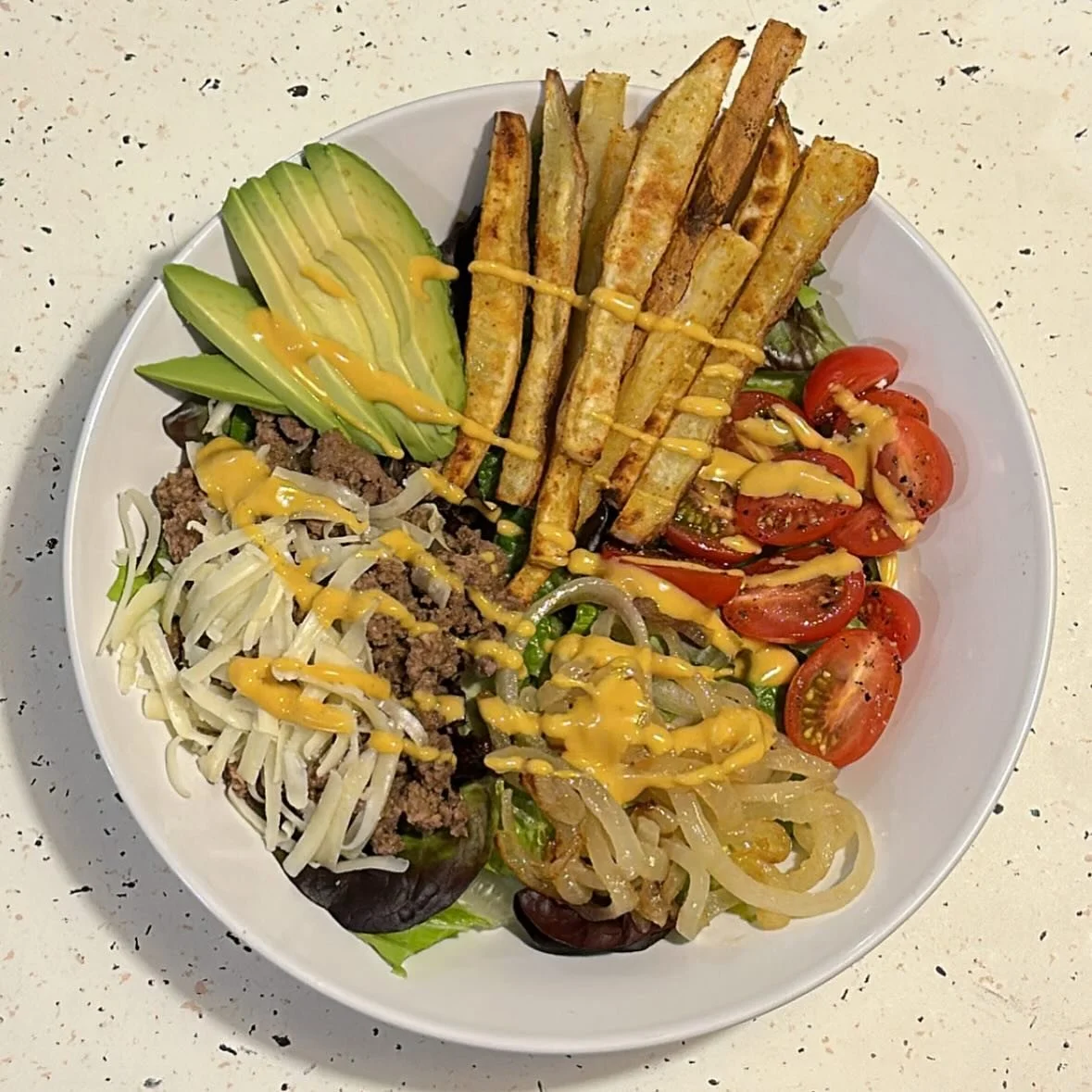 delicious but nutrient-dense 

burger bowls! 🍔

a perfect weeknight dinner 

&bull;baby gem lettuce 
&bull;tomatoes 
&bull;caramelized onions
&bull;japanese sweet potato fries 
&bull;avocado
&bull;ground beef 
&bull;raw cheddar 
&bull;drizzled with 