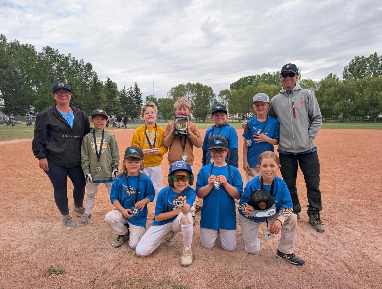 What a weekend for Bentley Minor Ball! ⚾️

A huge congratulations to our U13 Baseball team, who travelled to Spruce View and showed incredible determination all weekend long. After dropping their first two games, the team never quit, battled through 