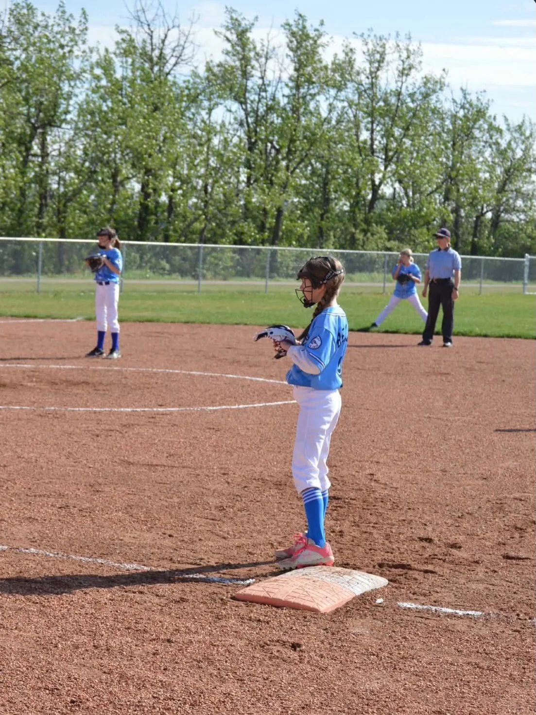 Congratulations to our U11 Softball girls on a fantastic weekend of ball!

The team battled hard in their division, finishing with two wins and two losses while showing determination and teamwork. There were plenty of great hits, exciting runs, impre