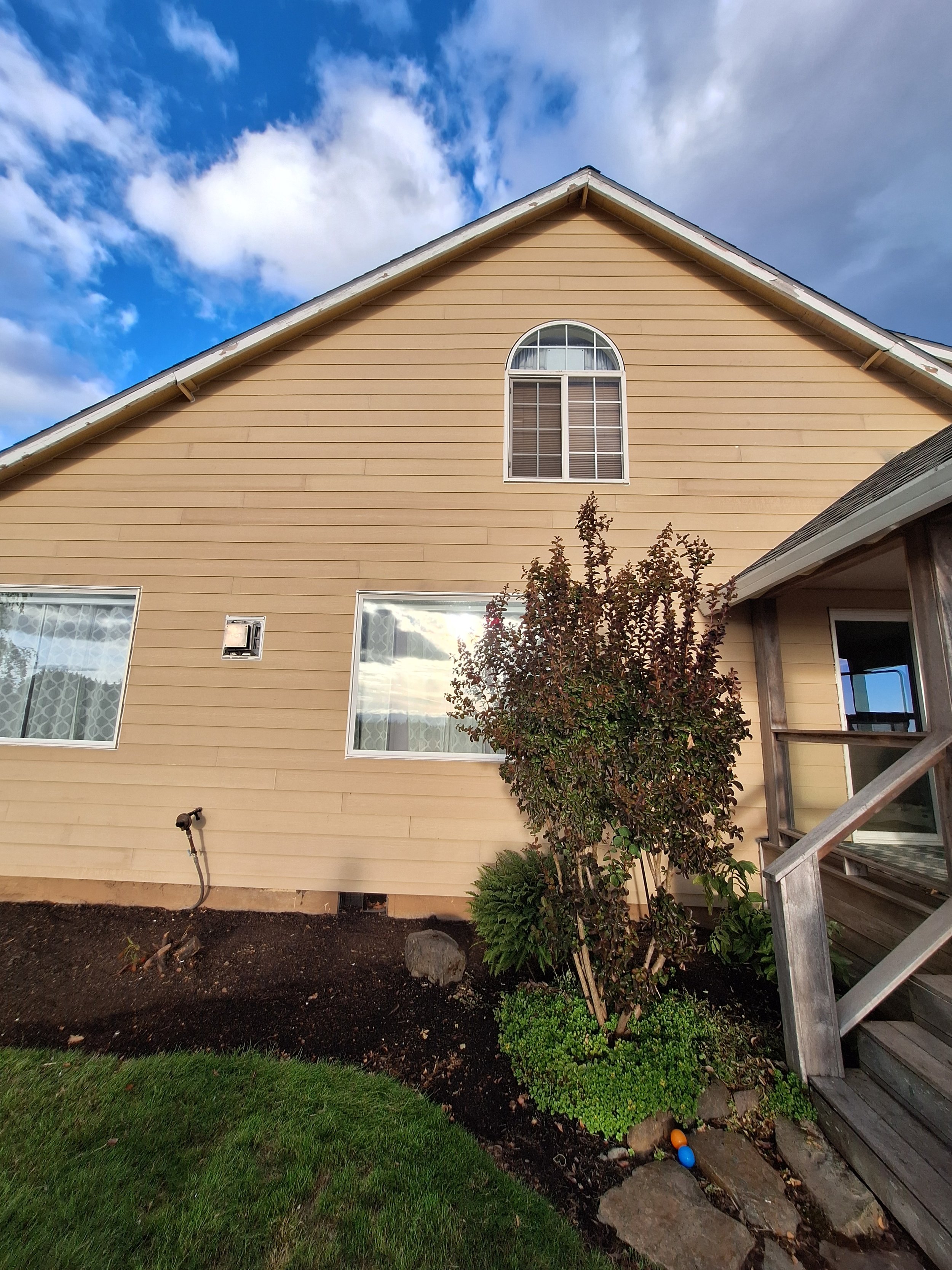 James Hardie Siding installed on the exterior of a house in Oregon