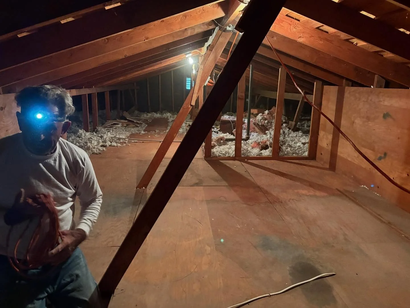 HVAC INSTALLATION: INSTALLED AND SUPPLIED HEATING AND A/C TO 4 BEDROOMS / 2 BATHROOMS / 2 LIVING ROOMS / KITCHEN / DINNING ROOM.