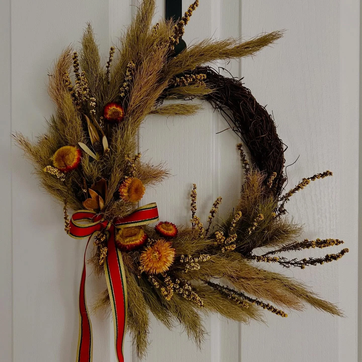 A little whimsy, a little wild&hellip;texture, colour and a whole bunch of Christmas spirit.

Available Friday 5 Dec from 6pm.
.
.
.
.
.
#blossomandblaze_floral #christmaswreaths #driedfloralwreath #wreathmaker #christmastime #festivewreaths #hillsdi