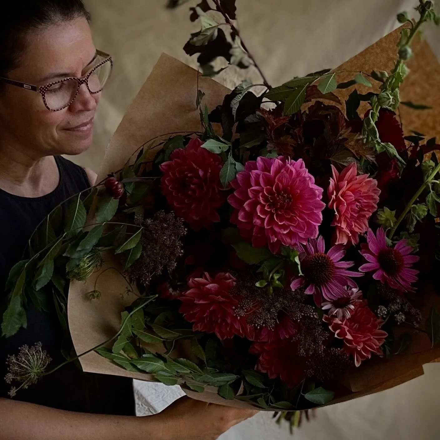 Happy Valentine&rsquo;s Day beautiful people 🥀&hearts;️
.
.
.
.
.
#blossomandblaze_floral #valentinesday❤️ #valentinebouquet #seasonalfloralstyle #castlehillflorist