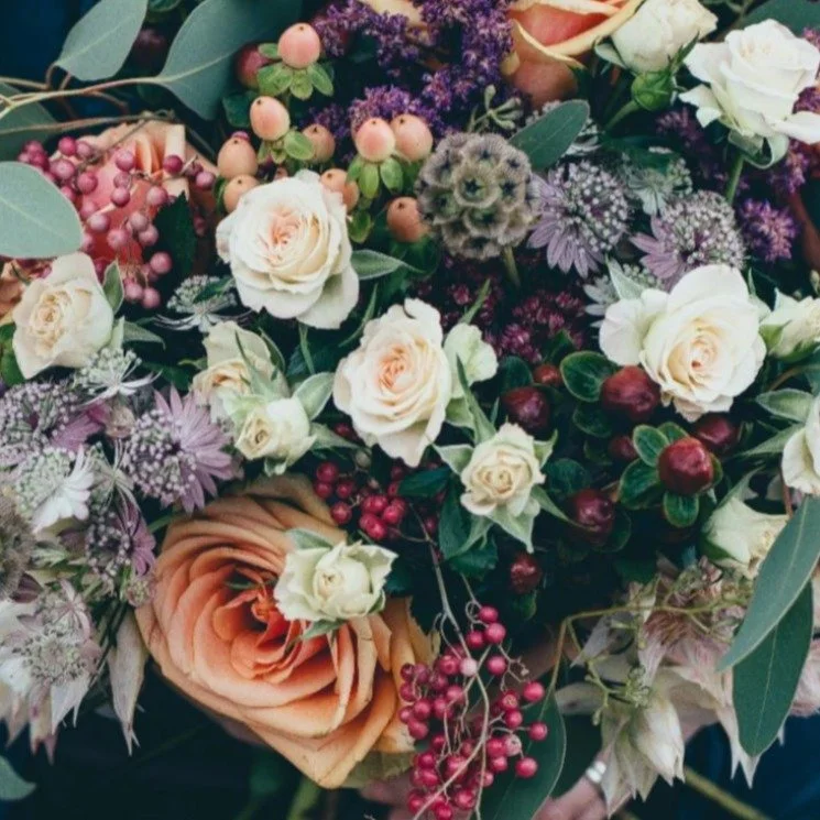So, I am very much a warm pastels kind of girl. If you give me a choice, that's what I will usually go for.

Peaches, pinks, lemon with pops of red and orange and neutral cream rather than white....

But, I do have to admit that this colour palette (