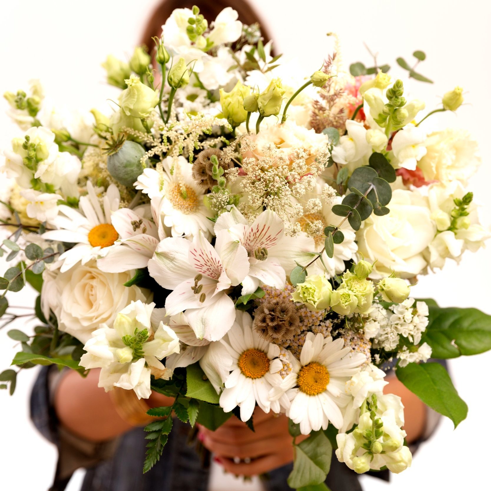 neutral-whimsical-bouquet.jpg