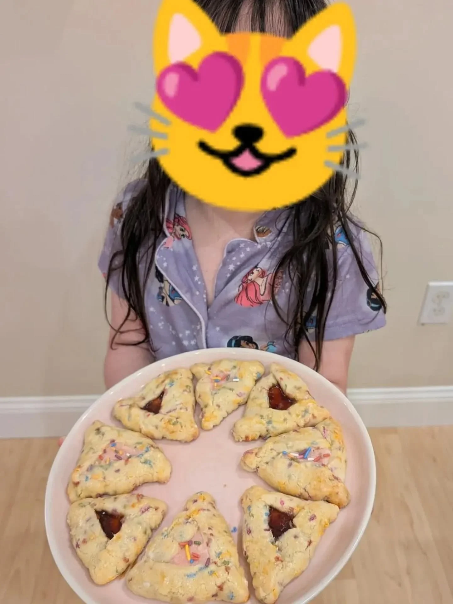 As always the @whatjewwannaeat Strawberry champagne Rainbow hamantaschen recipe is the winner 🍓🍾🧁 We skipped the champs for the kids batch and we always sub with @mariposabaking gluten free flour (make sure to add your xanthan gum for flours that 