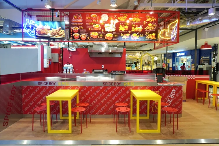 Spice Boy จามจุรีสแควร์ ร้านอาหารพื้นที่เล็ก กรุงเทพฯ ออกแบบโดย WV ARCHITECT