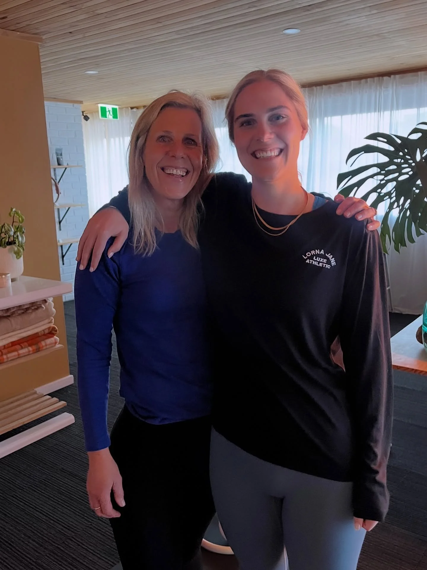 Last night&rsquo;s Pilates = chaos, core work, and all the feels! 

We had three mother-daughter duos in class&hellip; and let me tell you, they were the troublemakers of the group 😂 But between the giggles and glute bridges, something really specia