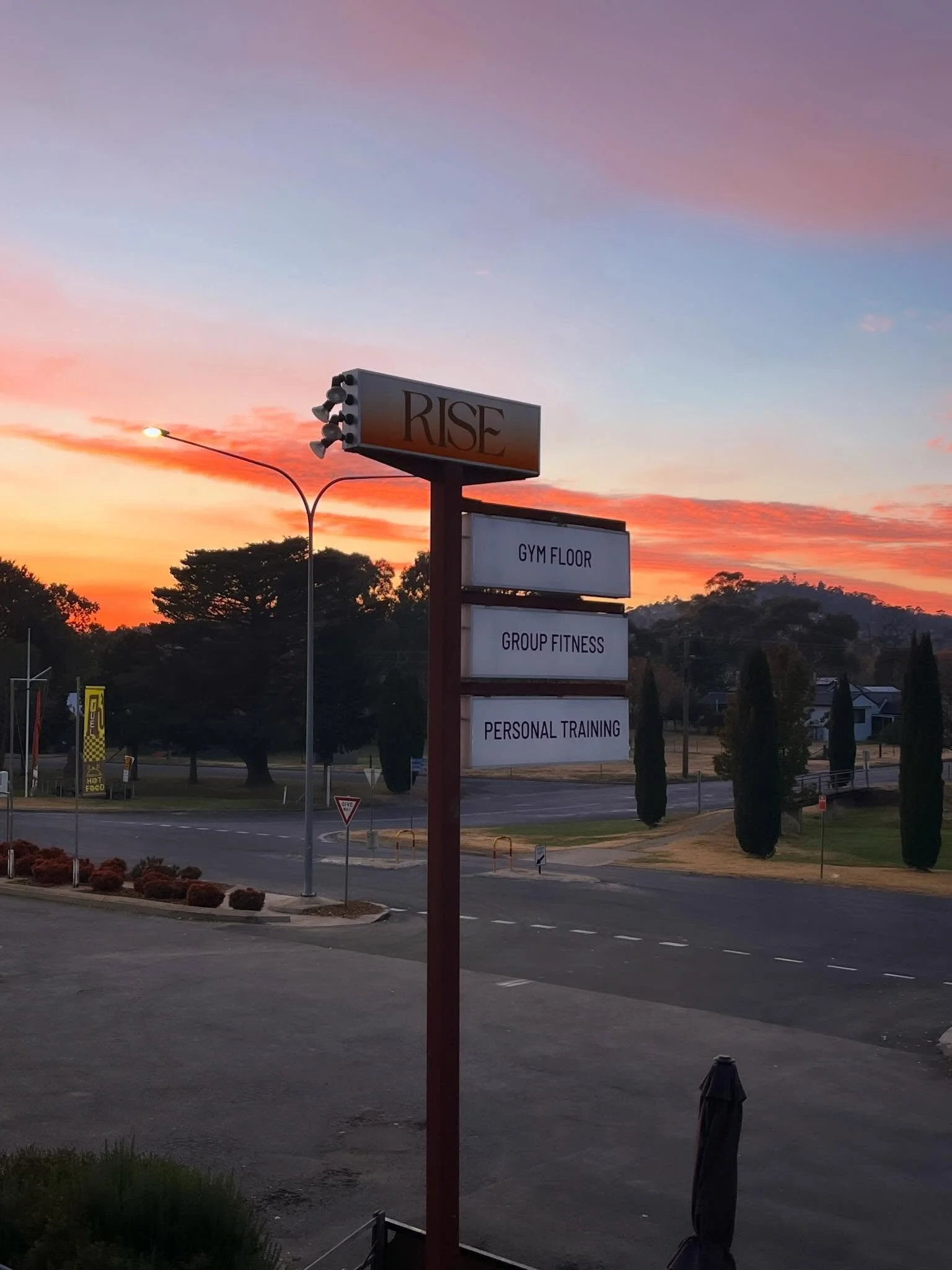 Oh now that&rsquo;s a view 🤩
Our first sunrise with the new signage, making early morning classes even better.