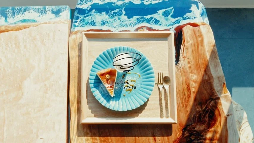 「海の見えるカフェで、みやびのさっぱりチーズケーキを食べた。」| witch coffee mare 大分