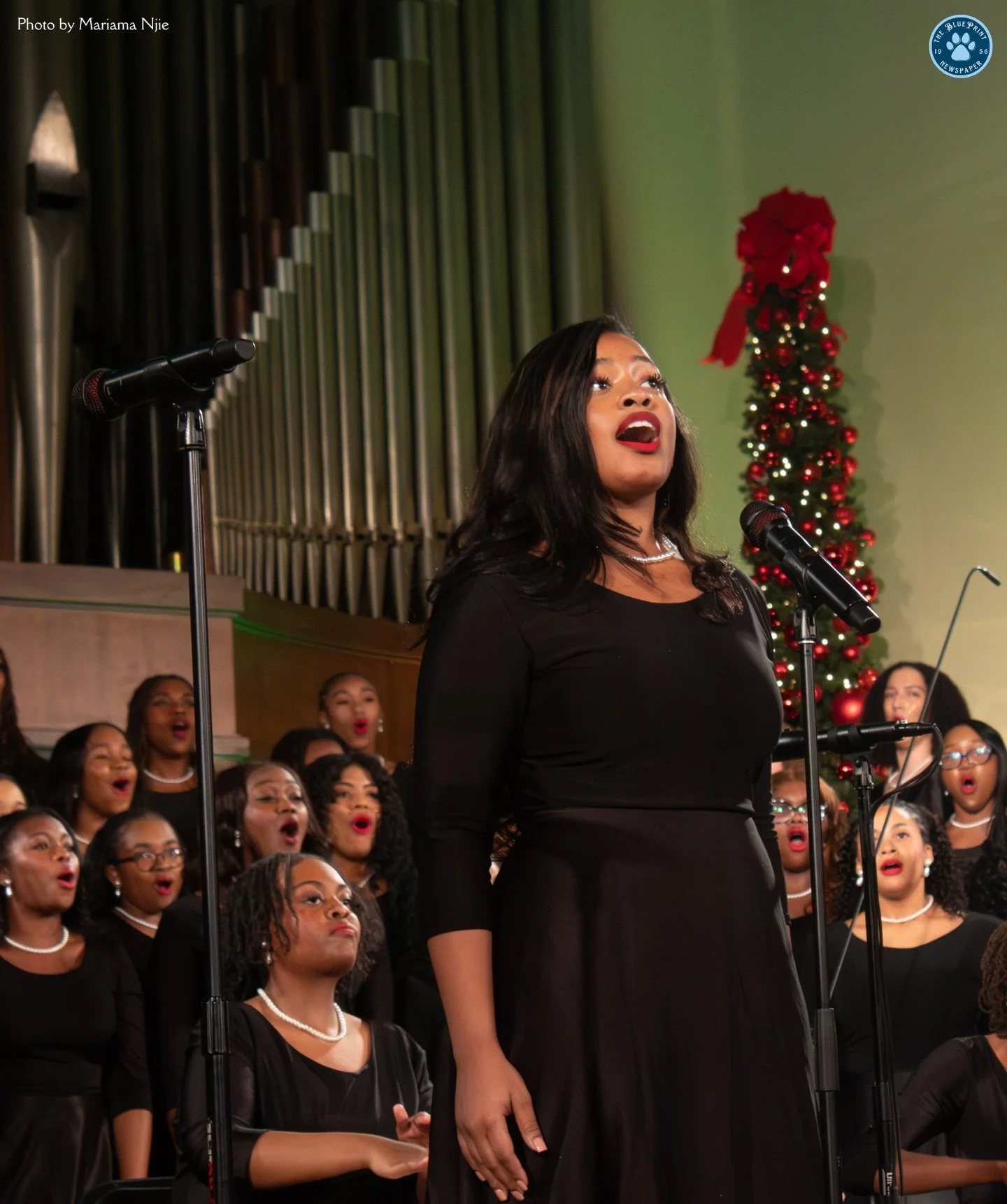 This past weekend, @spelmanglee and @mcgclub brought all of their holiday cheer to Sisters Chapel! During their 99th Annual Christmas Carol Concert the iconic music groups lit up the space with their stunning renditions of some of our favorite holly 