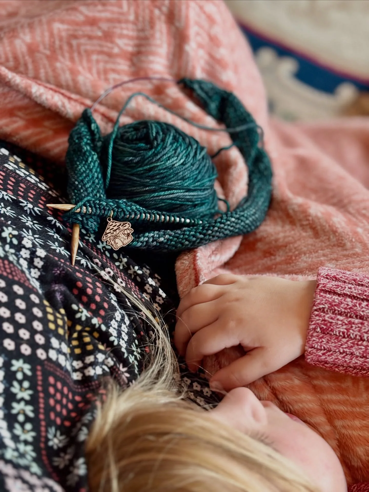 Join me in the Knit Every Day in November challenge 🧶 

Day 1: On this stormy Saturday I&rsquo;m working on a sweater while snuggled up watching post-Halloween movies with my kiddos. 

Knitting Pattern: Men&rsquo;s Classic Raglan Pullover by Jane Ri