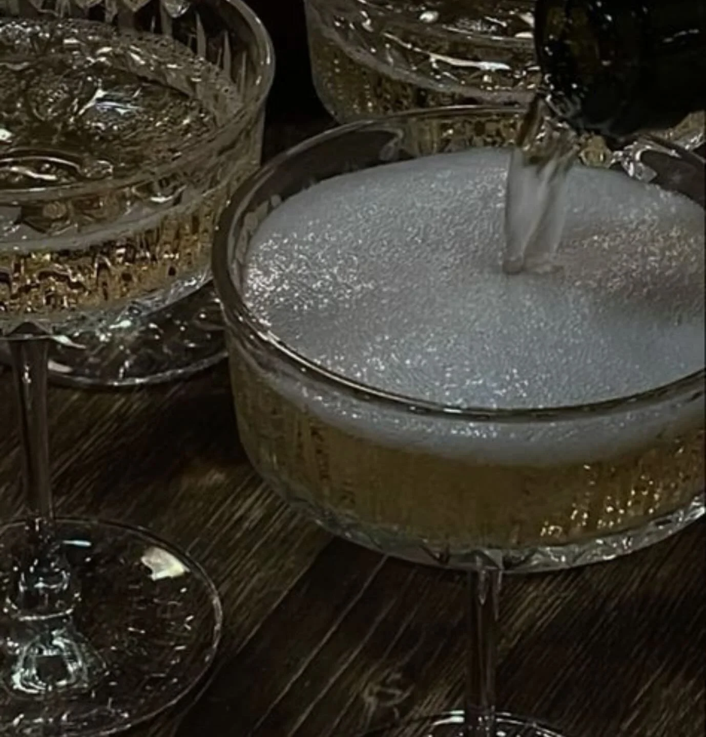 Happy thanksgiving eve! 🥂 if you&rsquo;re heading out tn and want a last minute rapid spray tan or glam - hit me up 😉