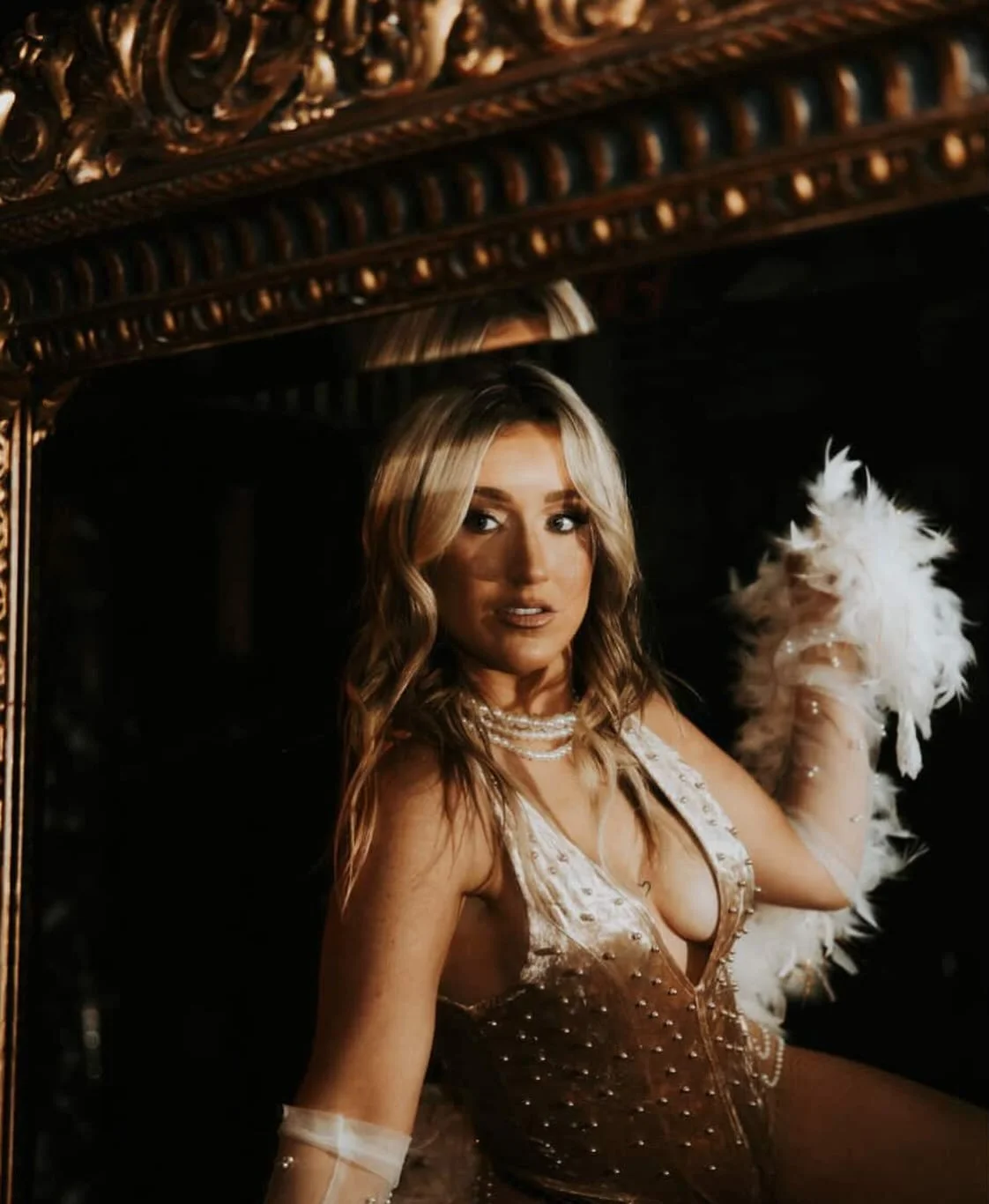 Glam on @marissacoreno for the @houseofburlescle photoshoot 😍 I always LOVE working with these talented ladies 💃🏻💎&hearts;️

📸 @kellyhough_