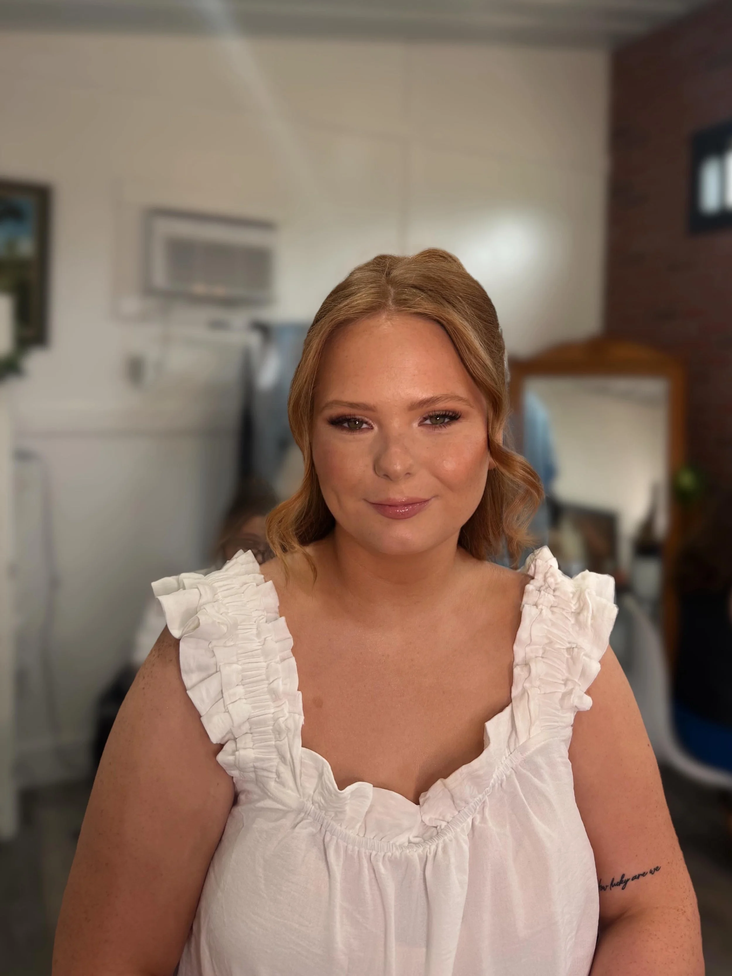 My bride, Jenna ✨🤍💍

She doesn&rsquo;t typically wear much make up on her day to day. So we created a very soft glam where she still felt like herself, just with a little extra diva to it 🥰 

The second slide is of her bridal trial. 
She got a spr